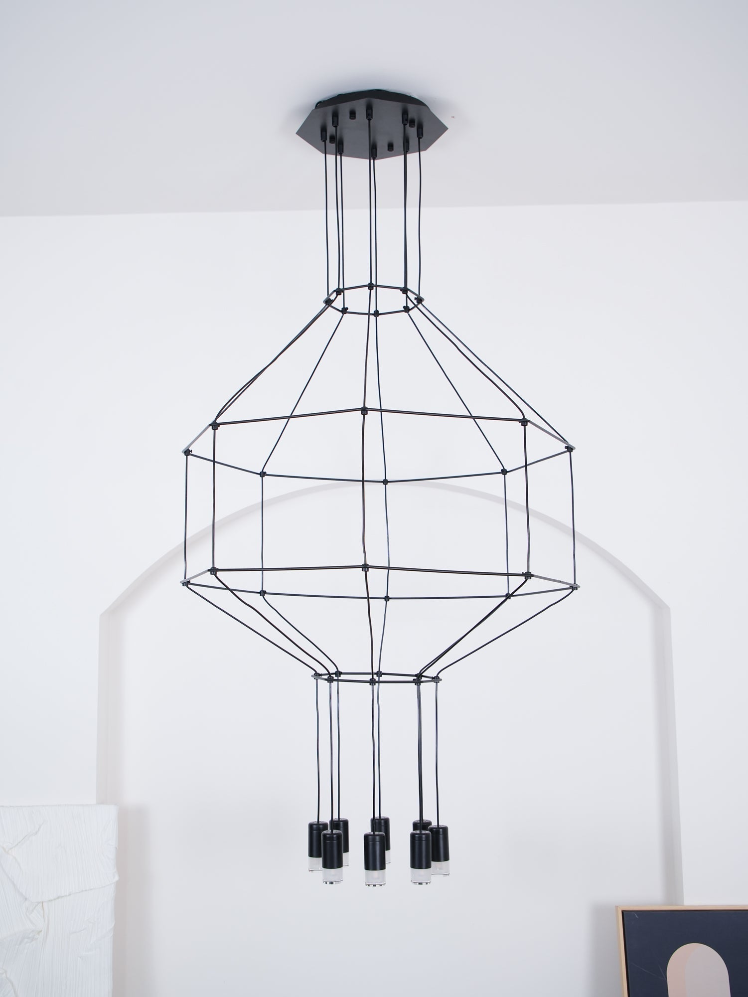 Lustra Chandelier Lignes Noir Structure Métallique LED - Neutralighting