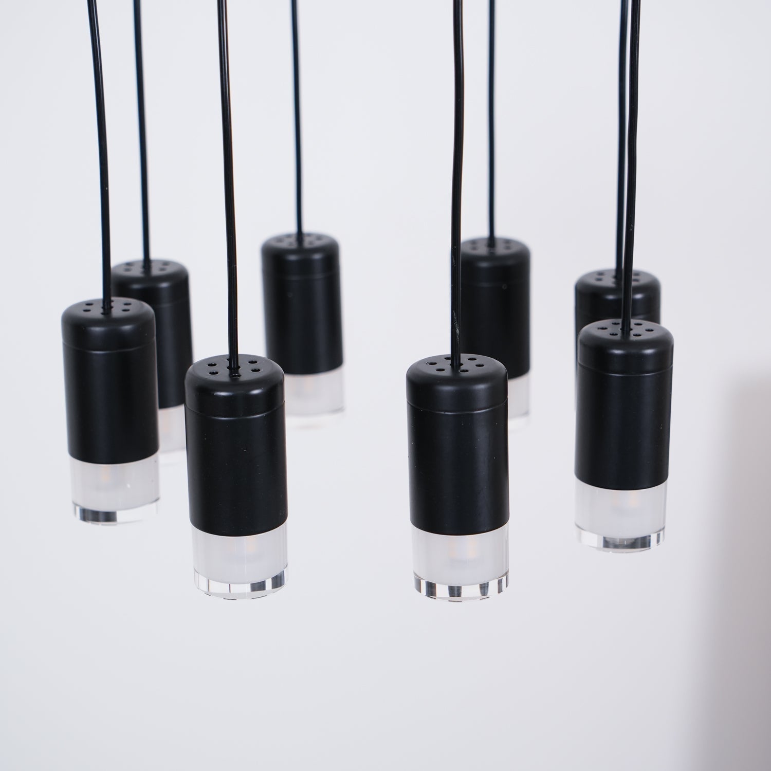 Lustra Chandelier Lignes Noir Structure Métallique LED - Neutralighting