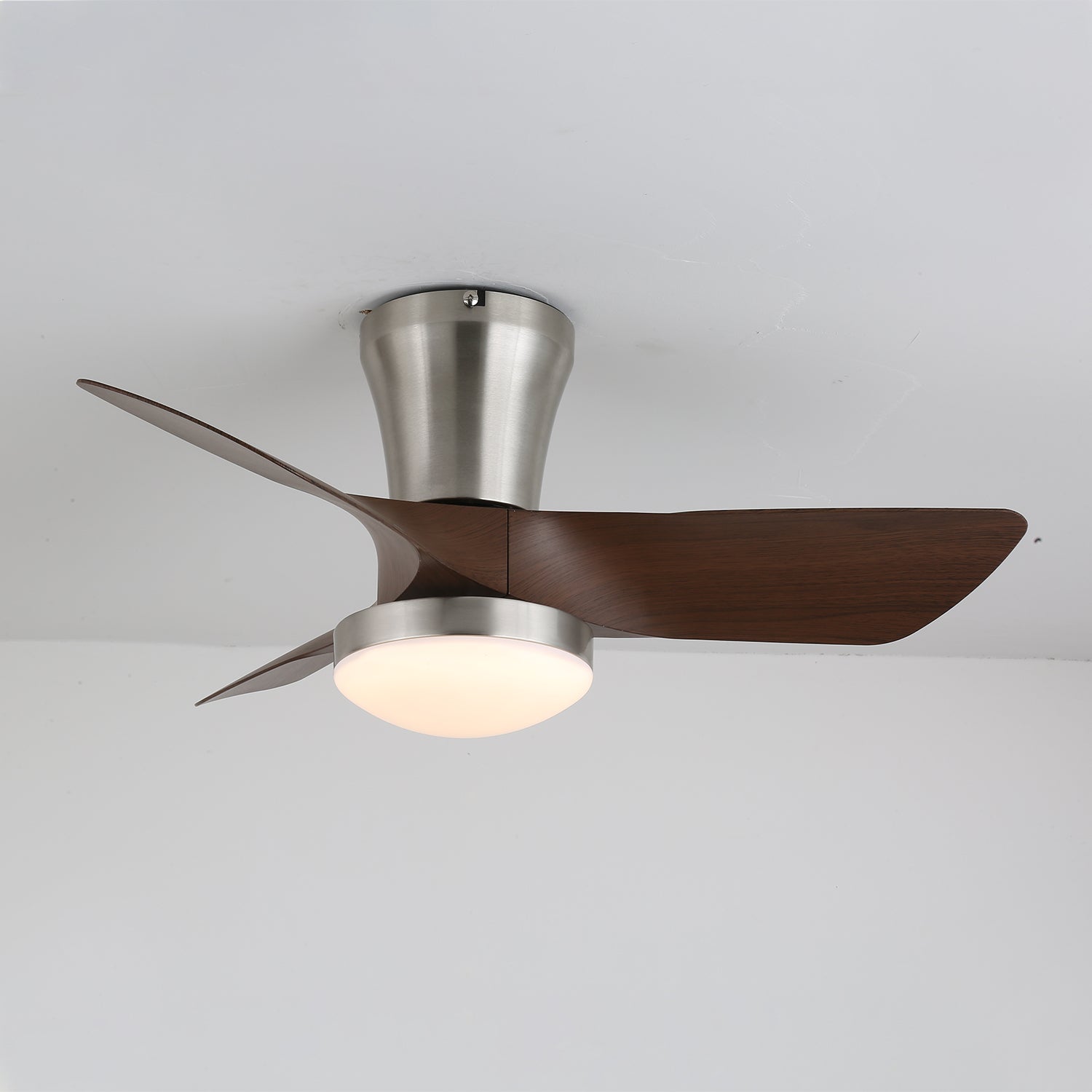 Plafonnier ventilateur Trivon moderne en bois, vue de dessus