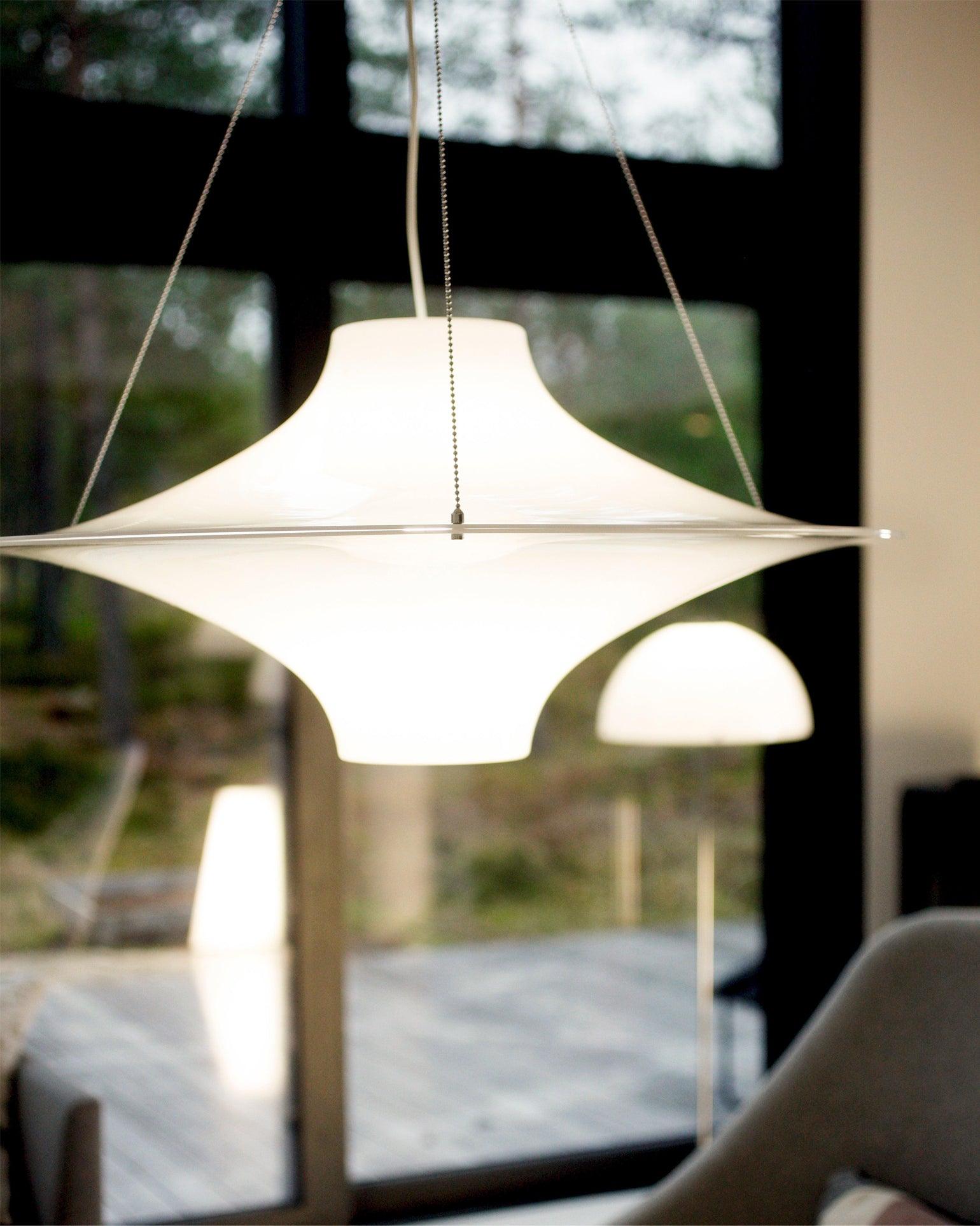 Solara Lampe suspendue en acrylique en forme d'OVNI pour salon contemporain - Neutralighting
