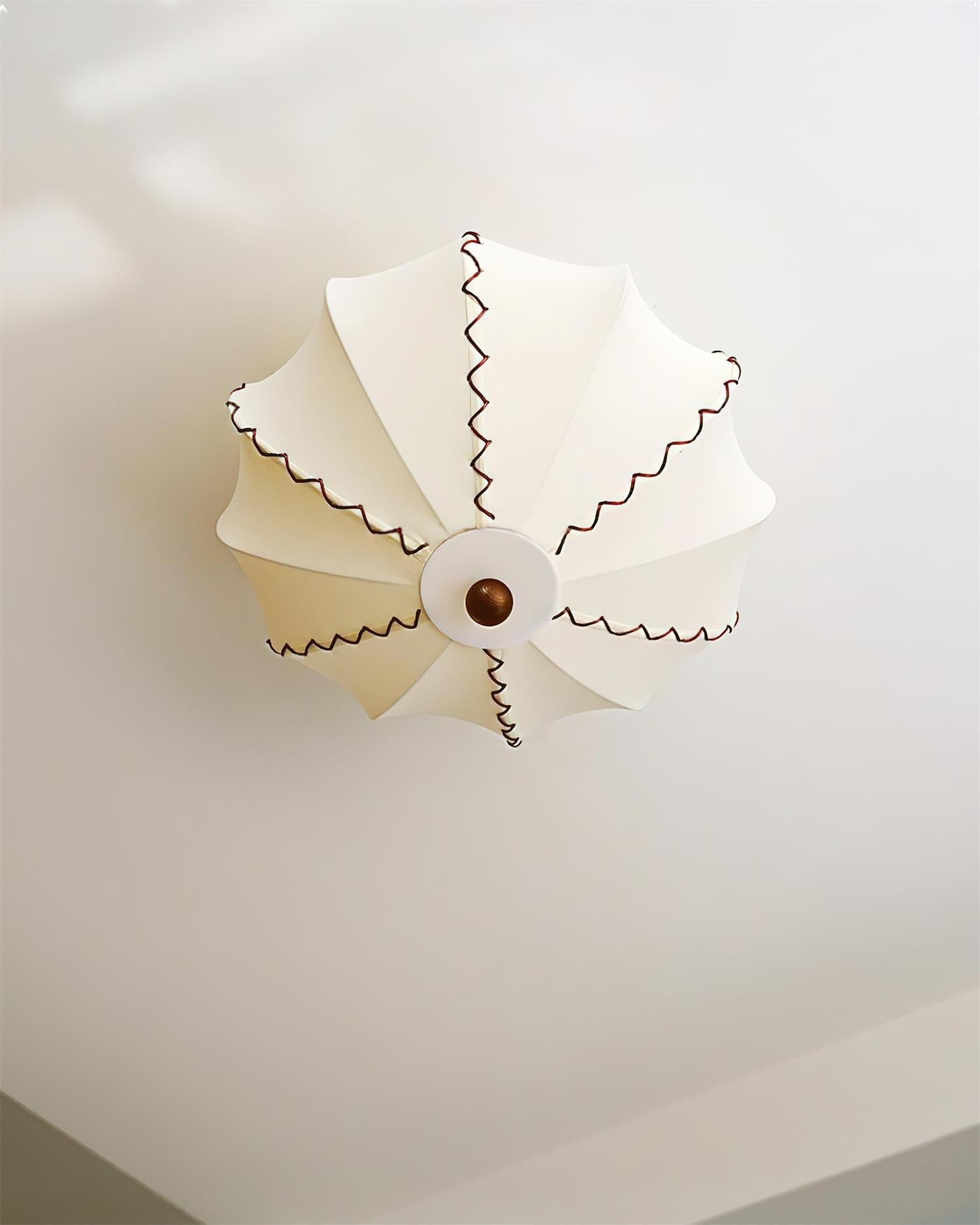 Twirlen Plafonnier en tissu beige avec accents en bois de noyer Artistique - Neutralighting
