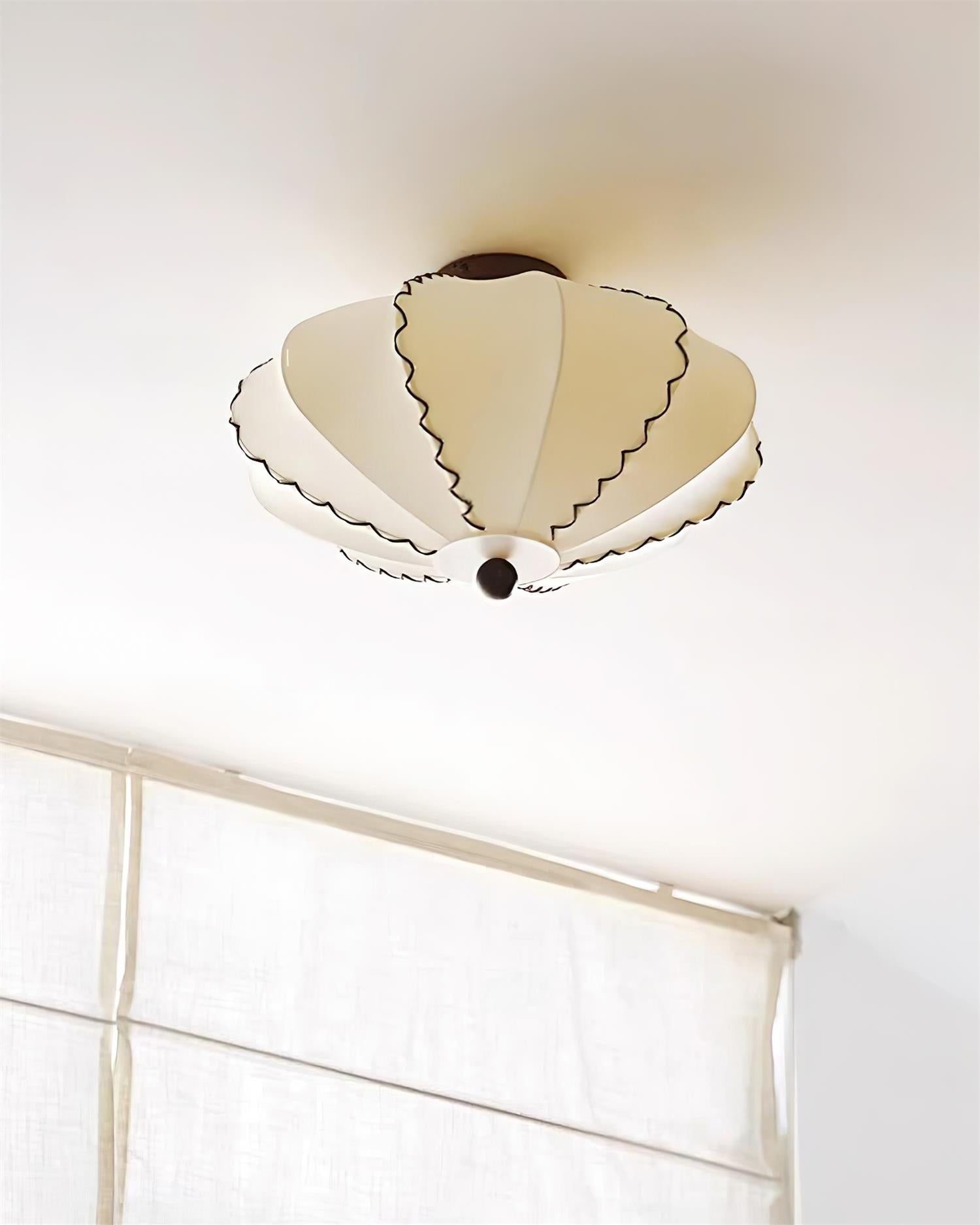 Twirlen Plafonnier en tissu beige avec accents en bois de noyer Artistique - Neutralighting