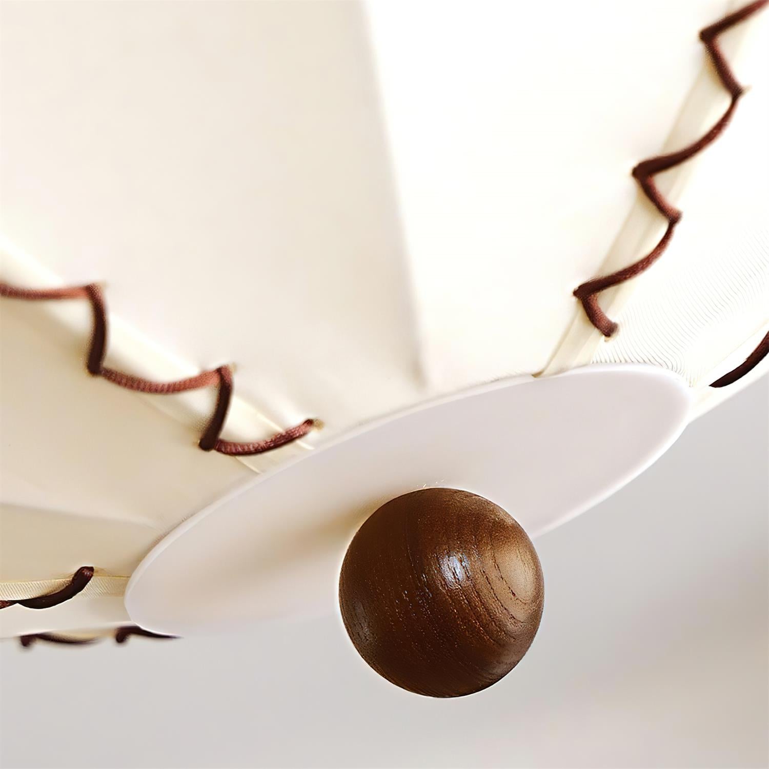 Twirlen Plafonnier en tissu beige avec accents en bois de noyer Artistique - Neutralighting