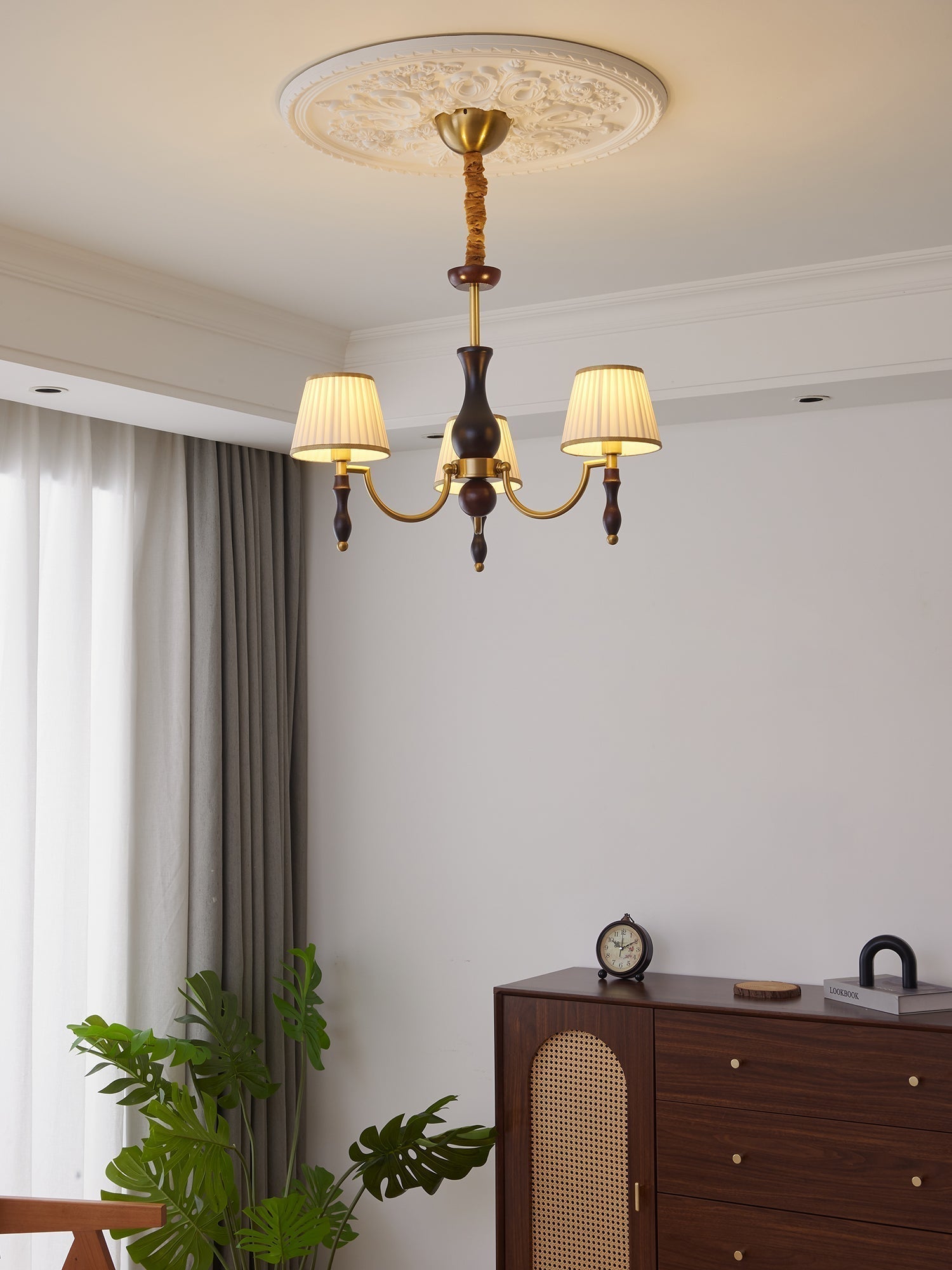Lustra Chandelier Abat-jours Floraux et Noyer - Neutralighting