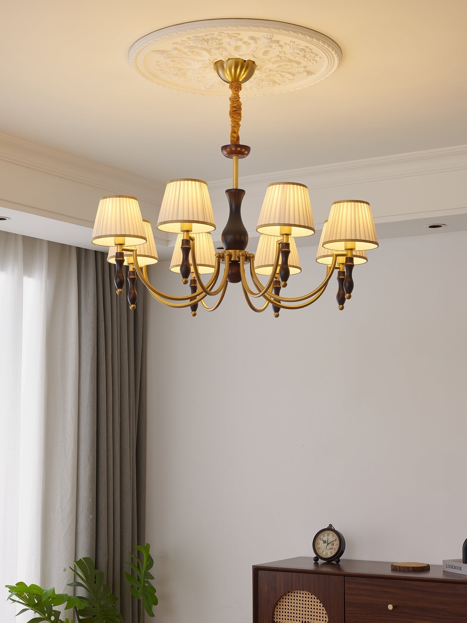 Lustra Chandelier Abat-jours Floraux et Noyer - Neutralighting