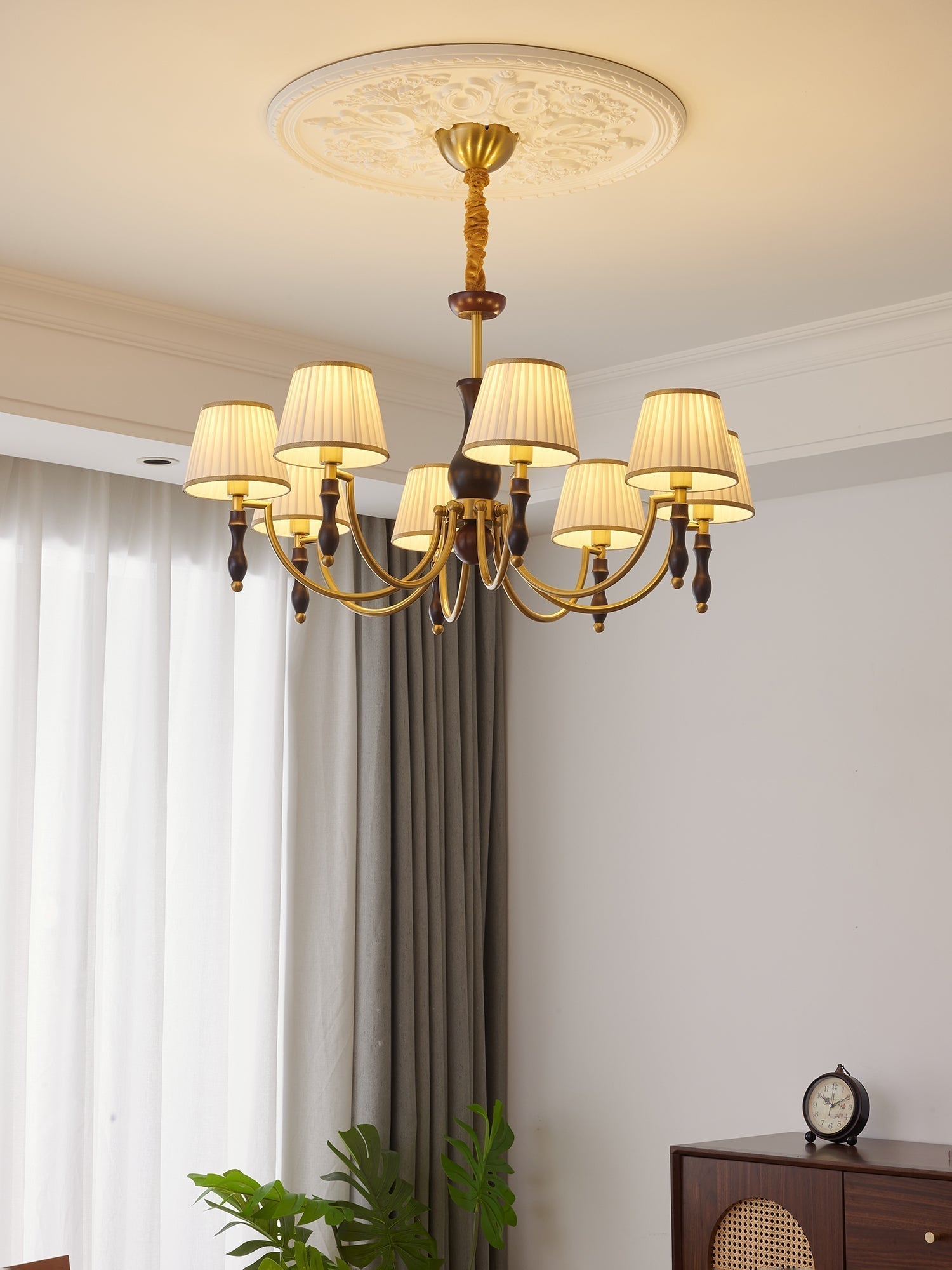 Lustra Chandelier Abat-jours Floraux et Noyer - Neutralighting