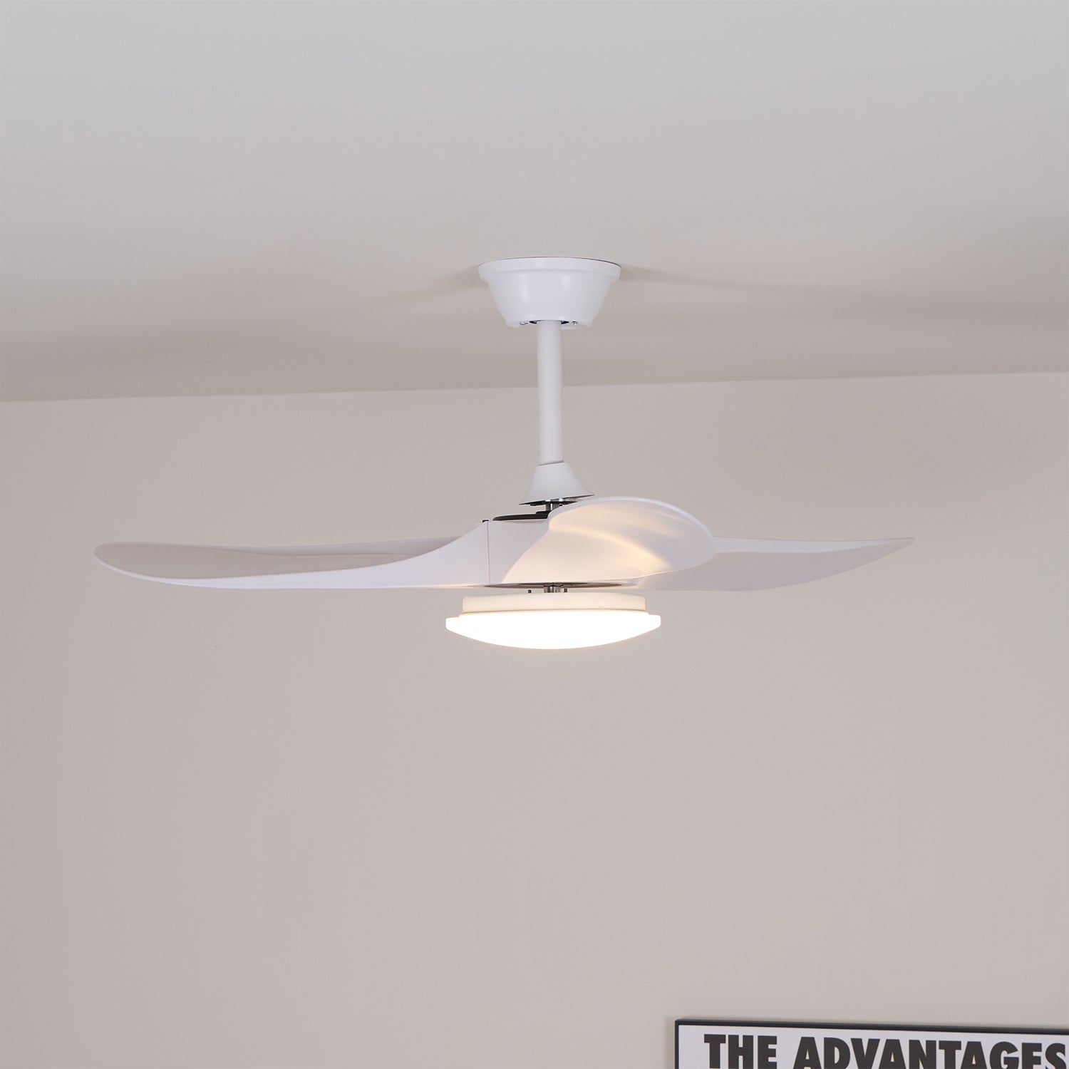 Ventilateur NovaVent installé dans un salon contemporain