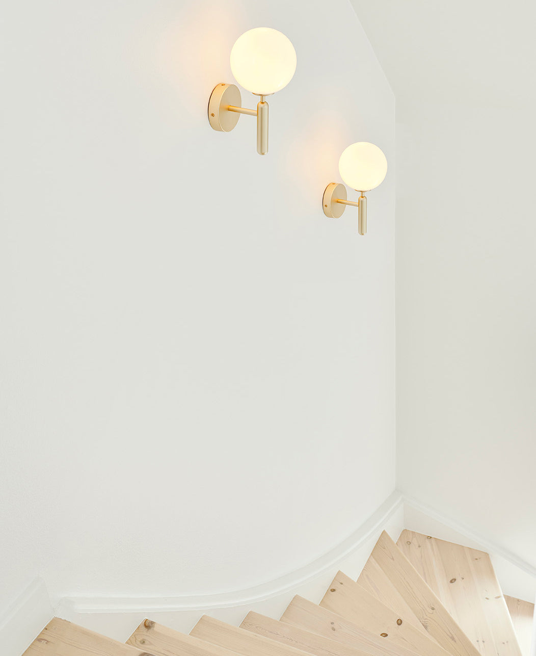 Lustra Wall Lamp Plug In Glass Globe Nordic - Neutralighting