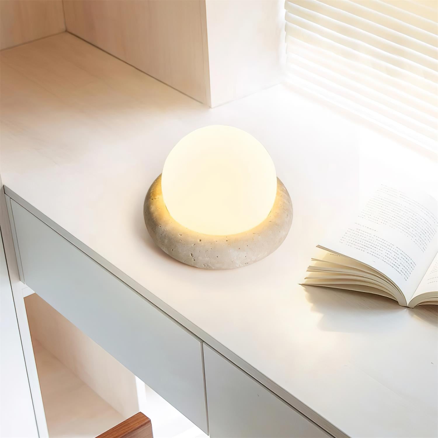 Riita Lampe de Table Mini Globe en Travertin Maga - Neutralighting