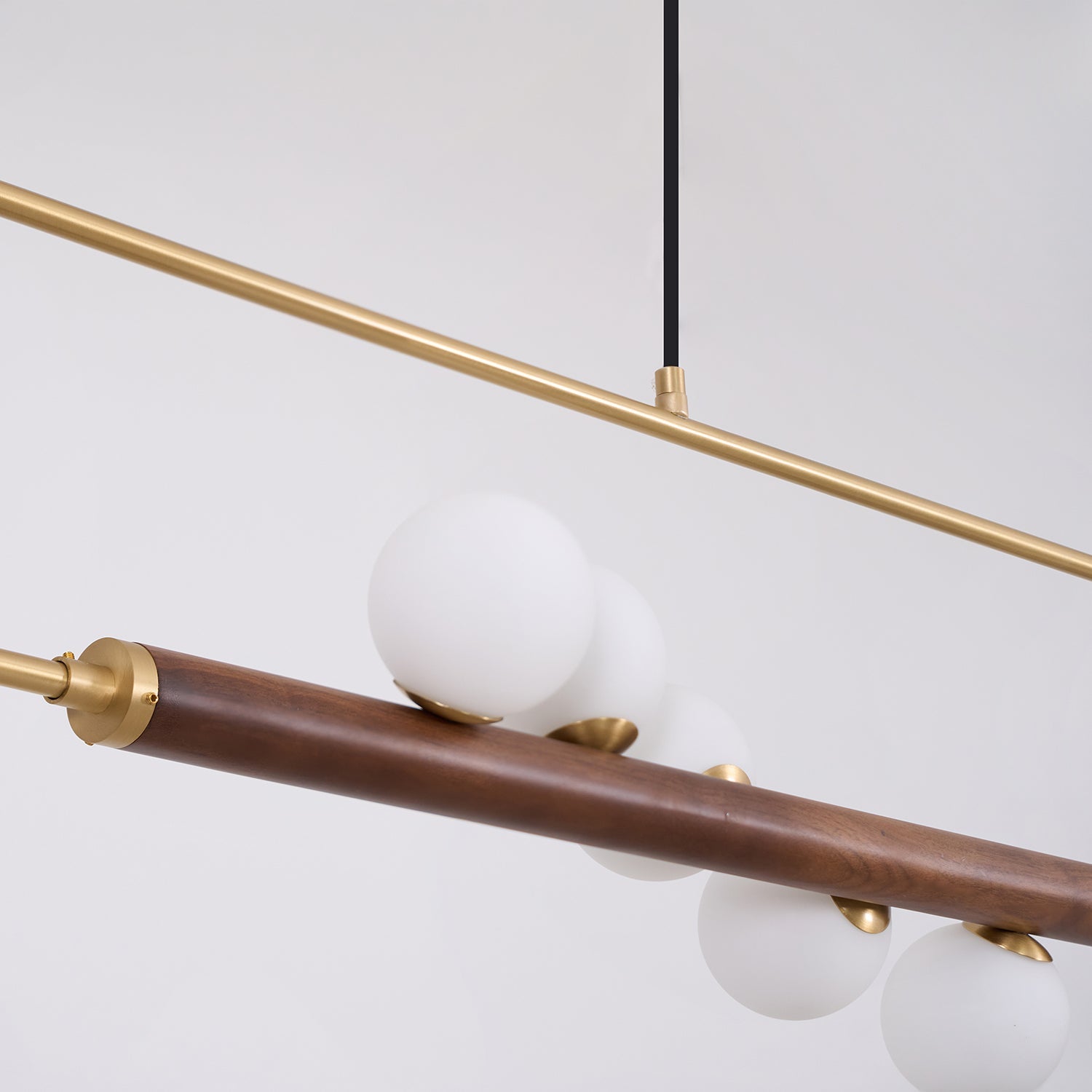 Ardin Chandelier Moderne en Noyer et Laiton - Neutralighting
