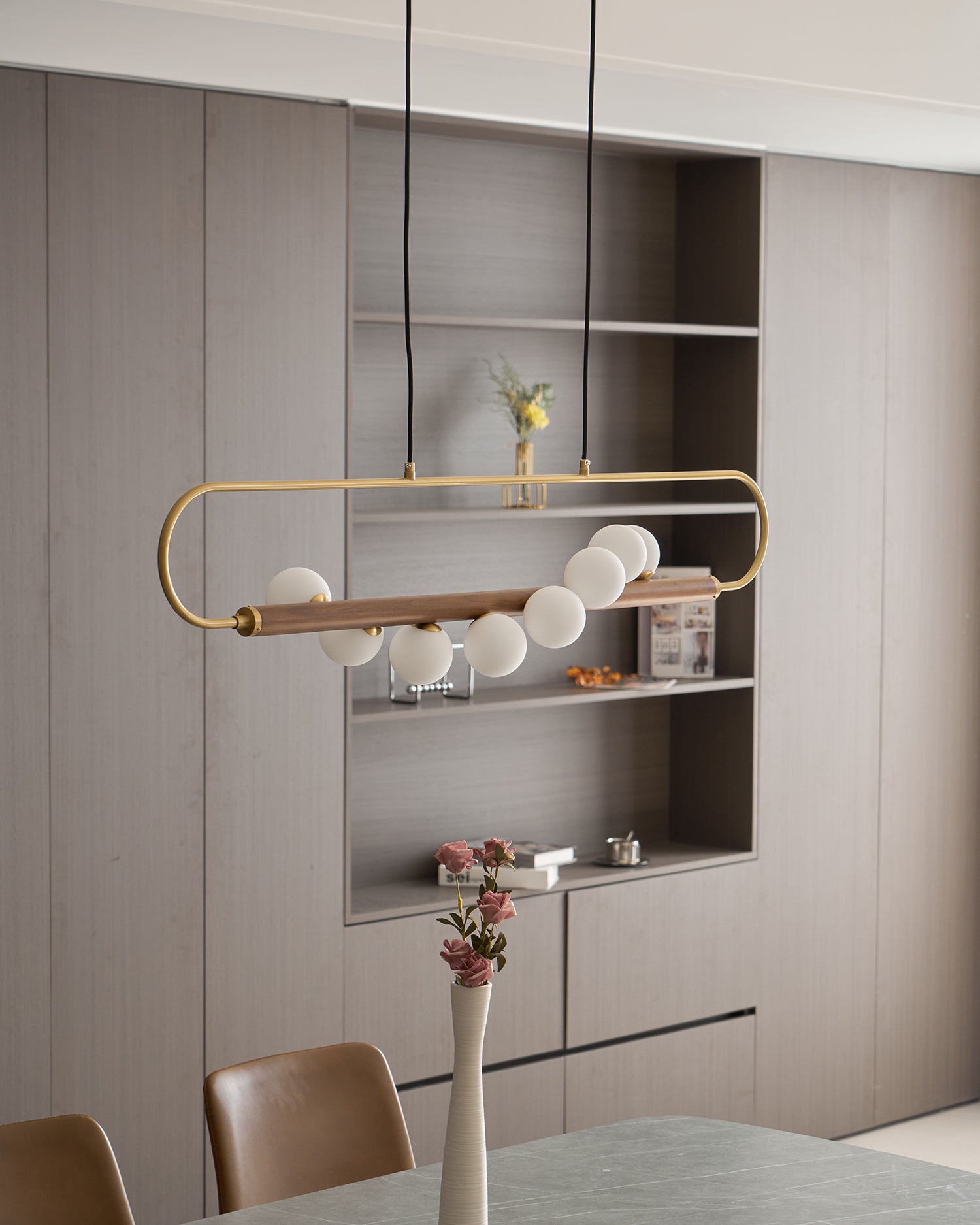 Ardin Chandelier Moderne en Noyer et Laiton - Neutralighting