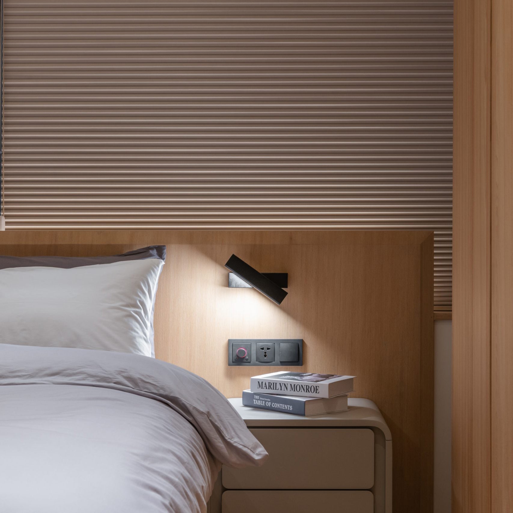 Olvynora Rotating Modern Minimalist Wooden Metal Wall Lamp - Lamp Copper