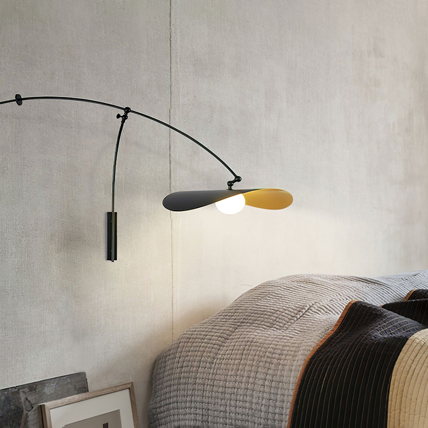 Embise Glass Minimalist Wall Lamp - Neutralighting