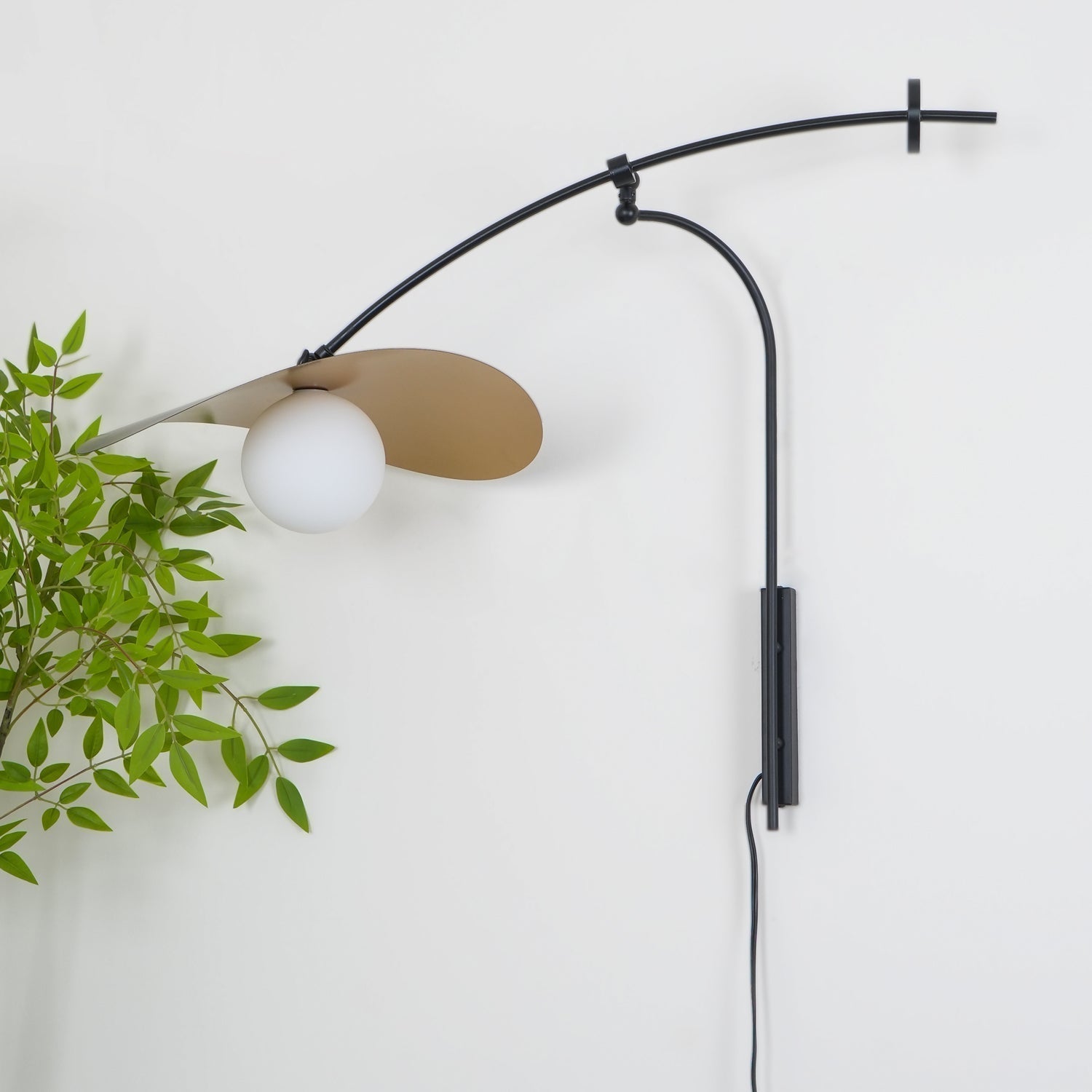 Embise Glass Minimalist Wall Lamp - Neutralighting