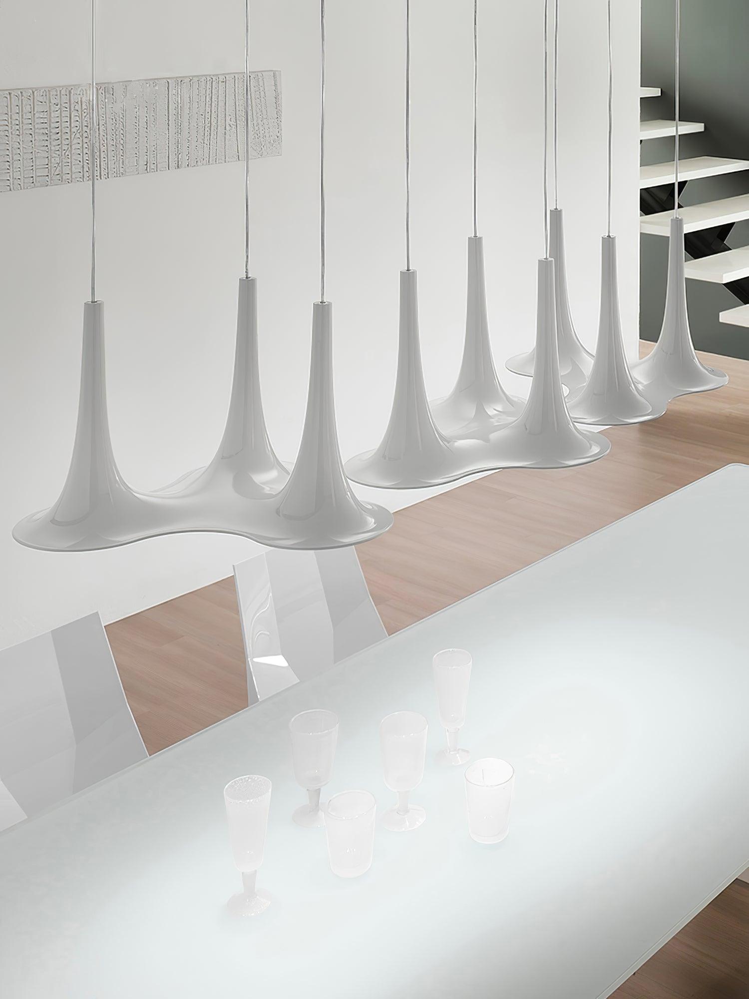 Solara Lampe suspendue en acrylique en forme de trompette contemporaine - Neutralighting