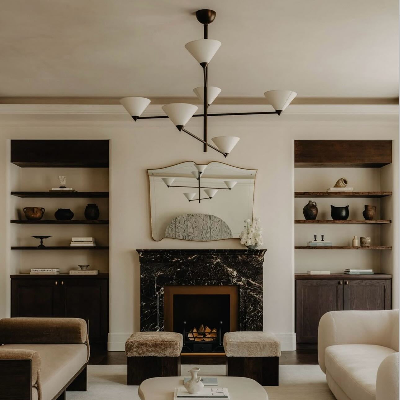Eurmira Lustre Moderne Haut de Gamme en Tissu Noir Élégant - Neutralighting