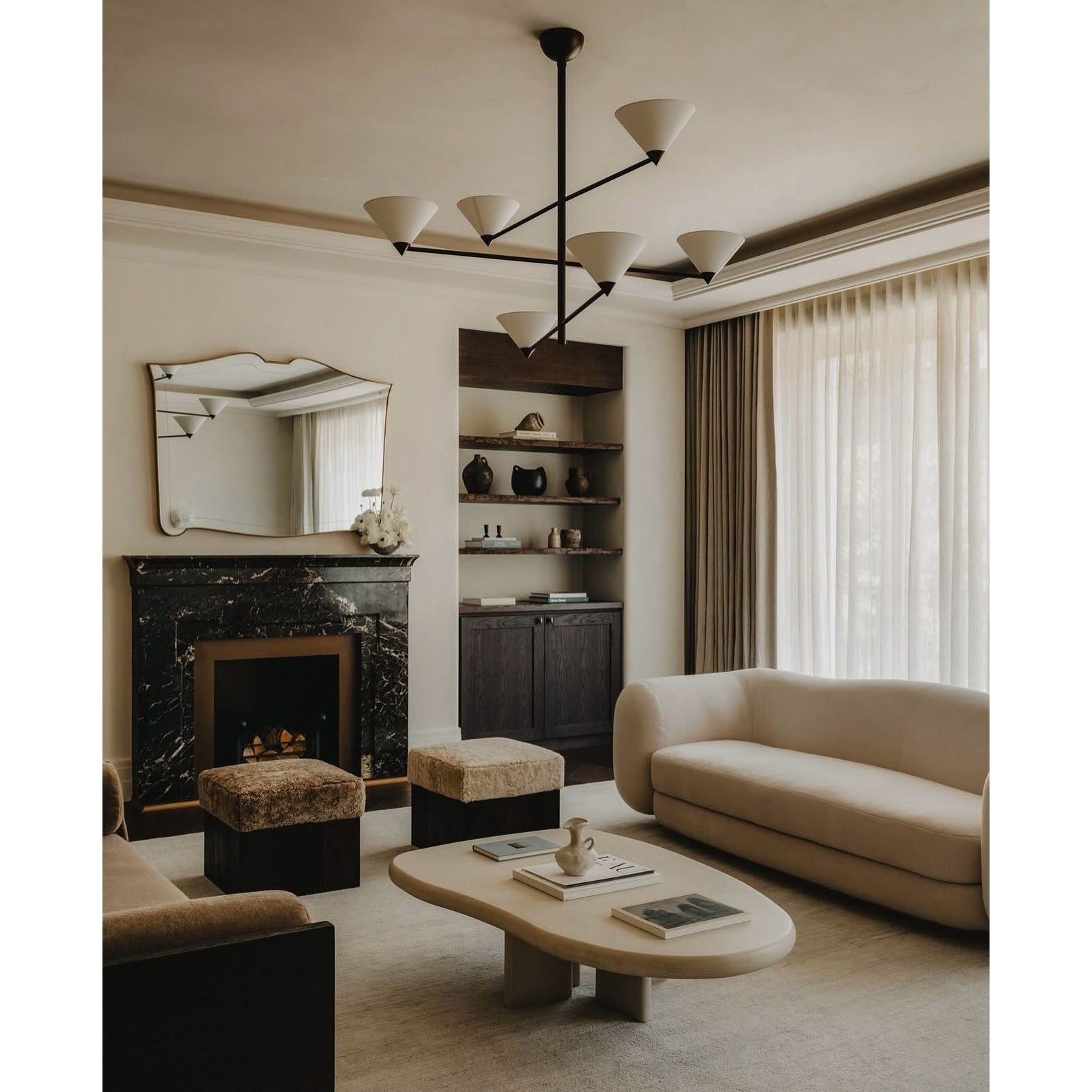 Eurmira Lustre Moderne Haut de Gamme en Tissu Noir Élégant - Neutralighting