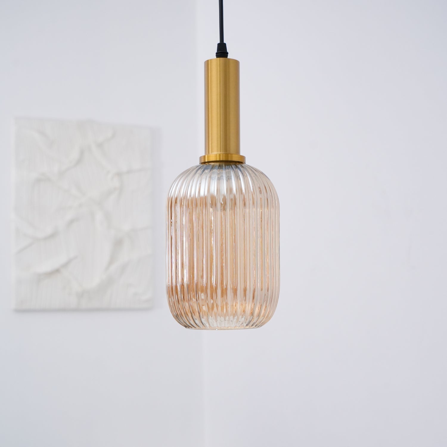 Elara Lampe Pendante Élégante à Rayures - Neutralighting