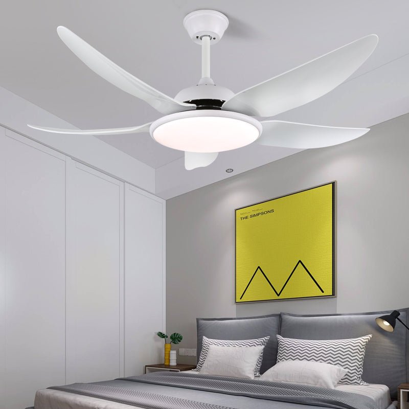 Vue rapprochée des pales en ABS du Plafonnier Ventilateur Aquila