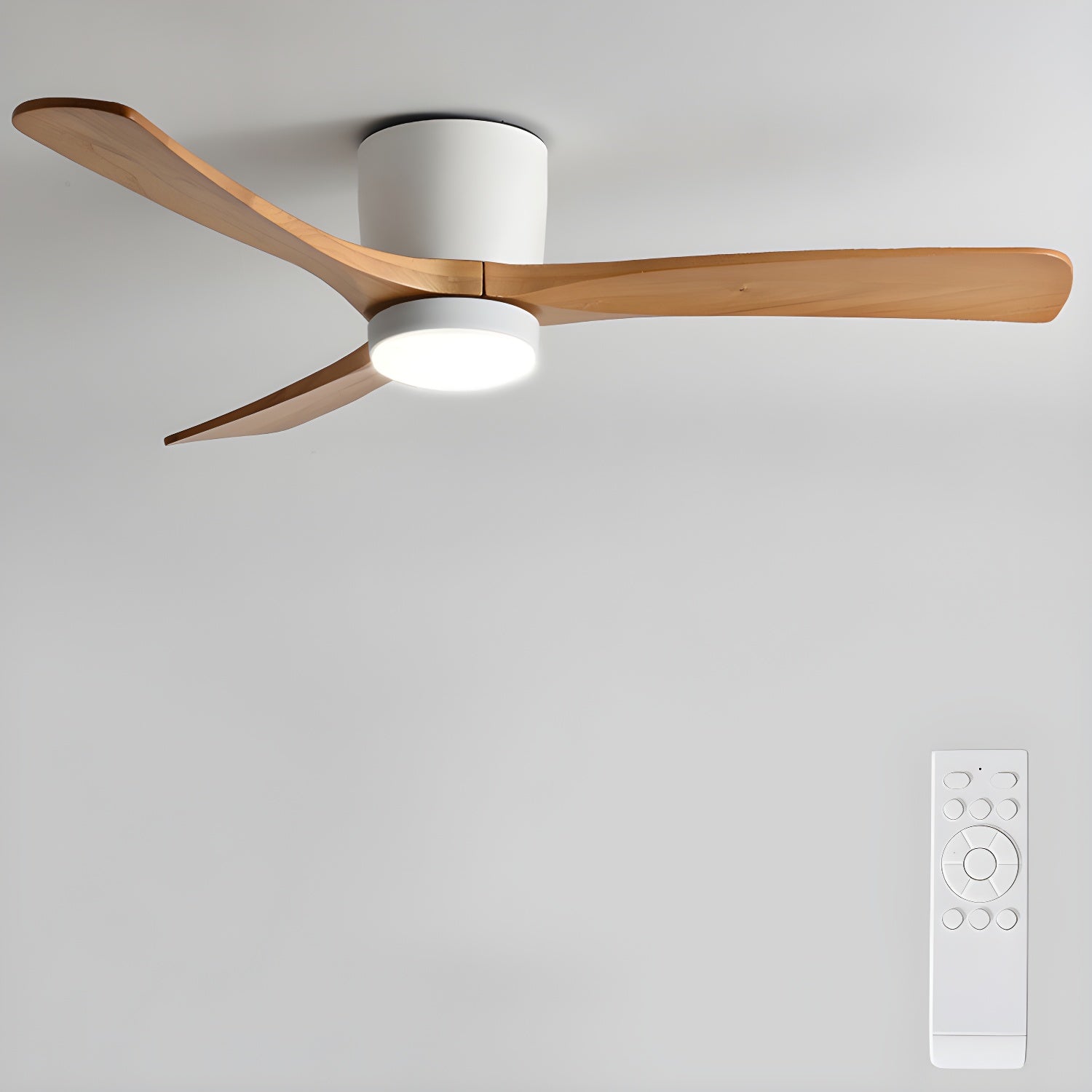 Ventilateur de plafond en bois nordique Ezra avec lumière, finition noyer, pour un look riche et chaleureux.