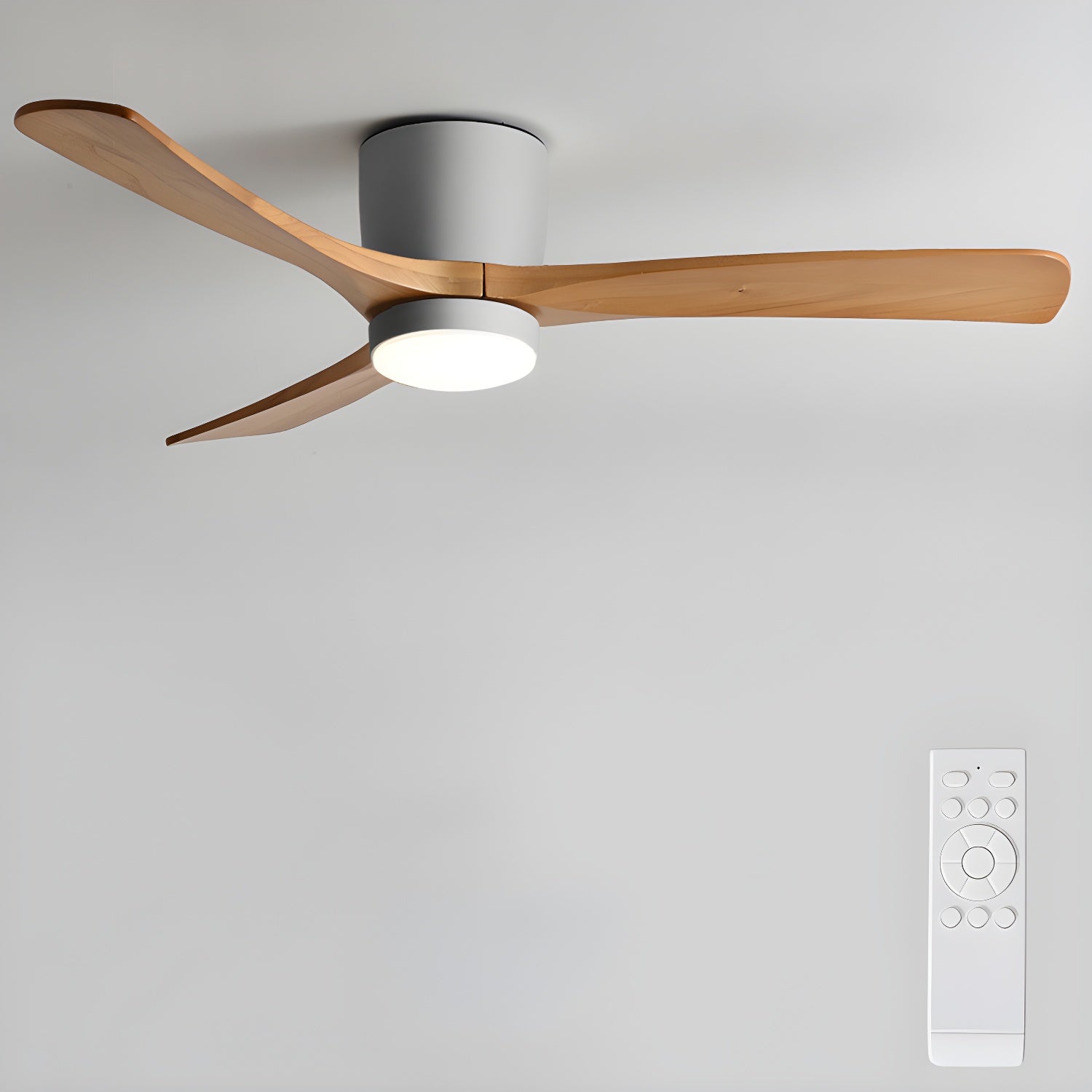 Ventilateur de plafond en bois nordique Ezra avec lumière, finition bois naturel, soulignant la beauté organique.