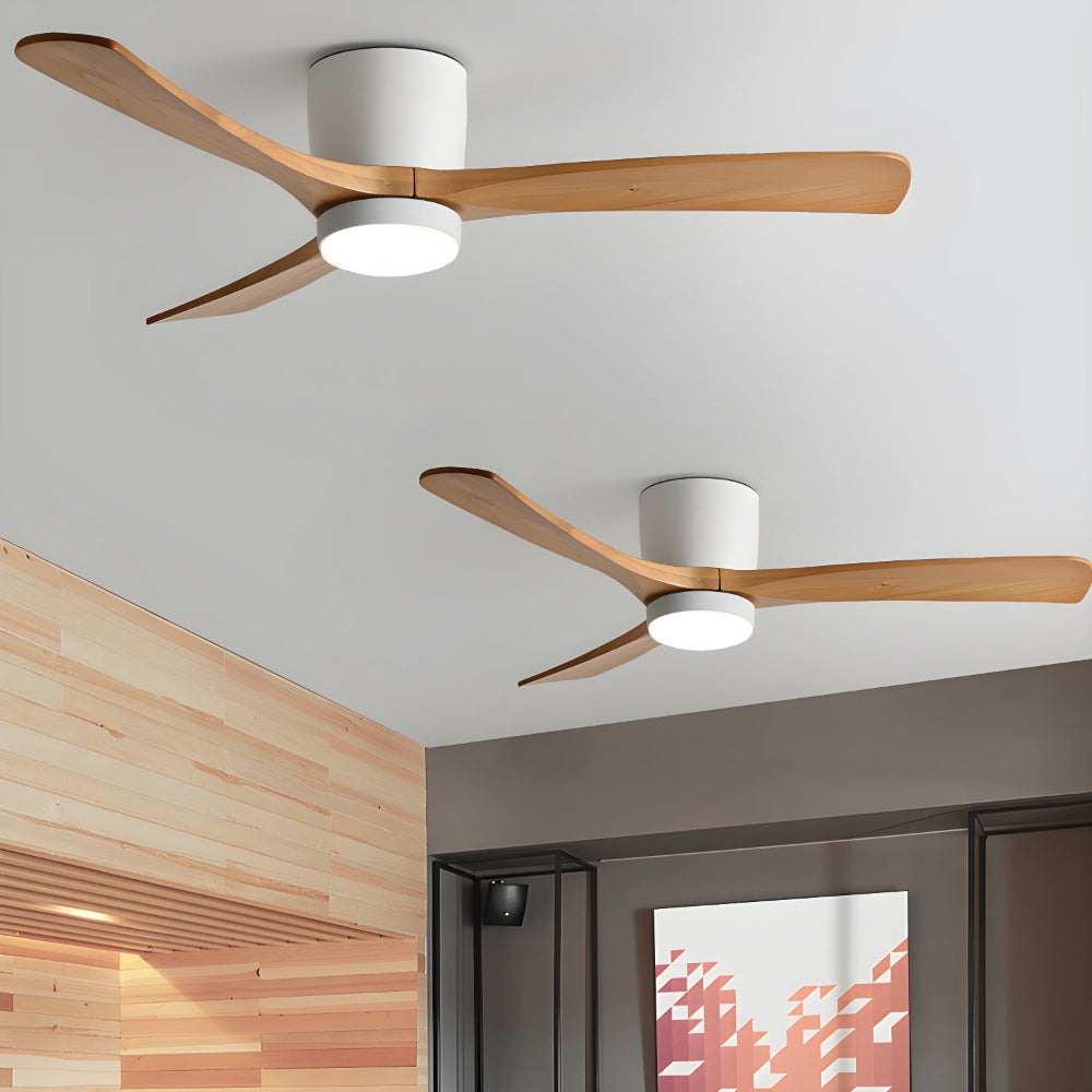 Plafonnier ventilateur Elena installé, démontrant son montage au plafond.