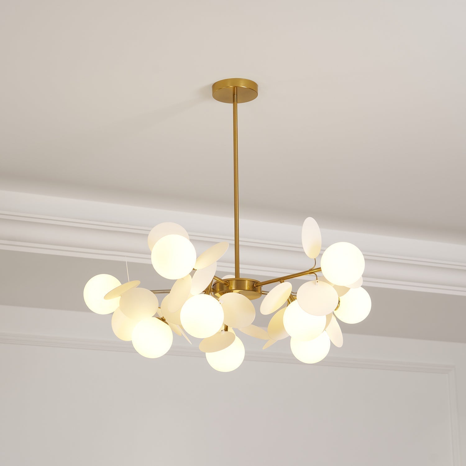 Lustra Chandelier Arbre Blanc Cassé à Huit Abat-jours Ouverts - Neutralighting