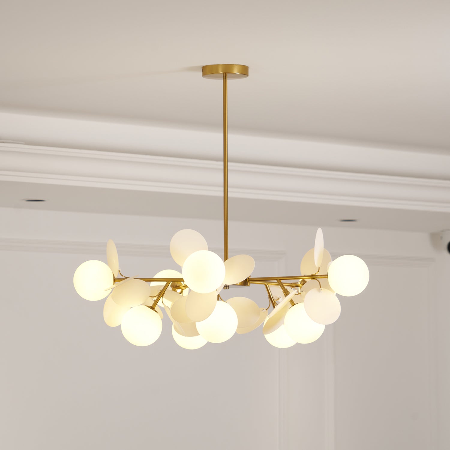 Lustra Chandelier Arbre Blanc Cassé à Huit Abat-jours Ouverts - Neutralighting