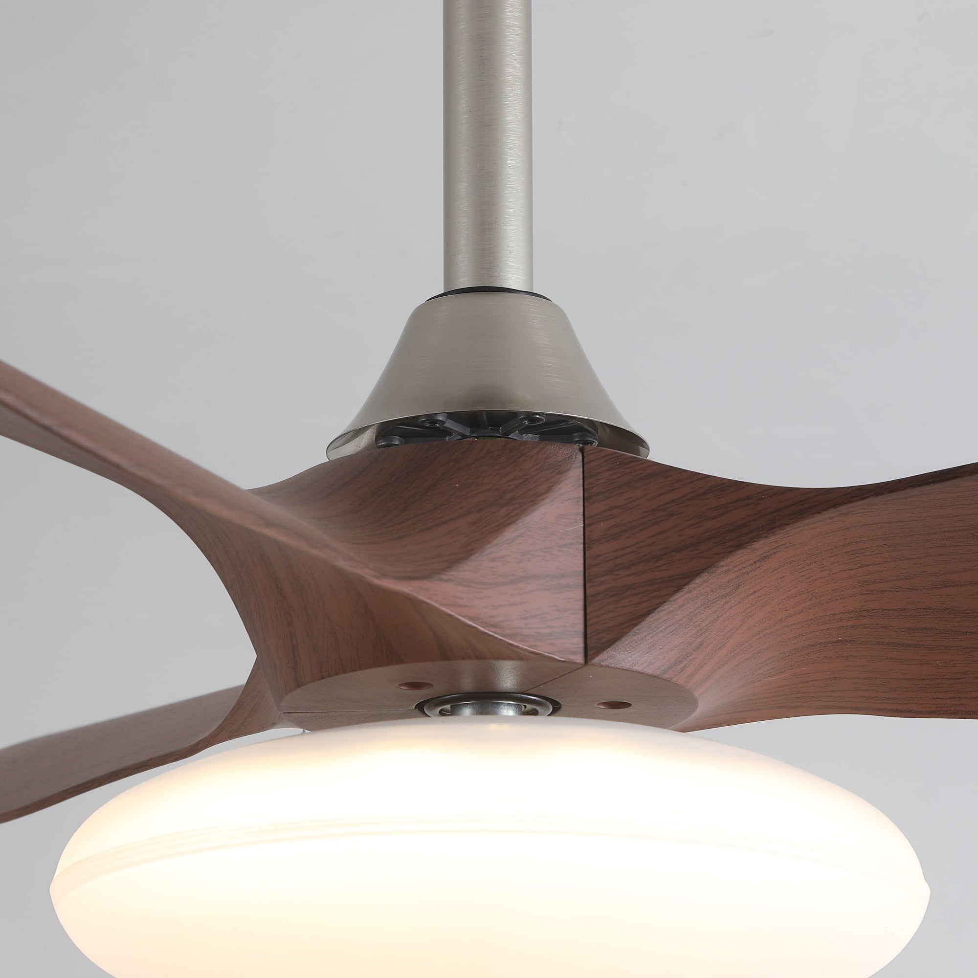 Ventilateur de plafond lumineux Sylvara, vue du dessous