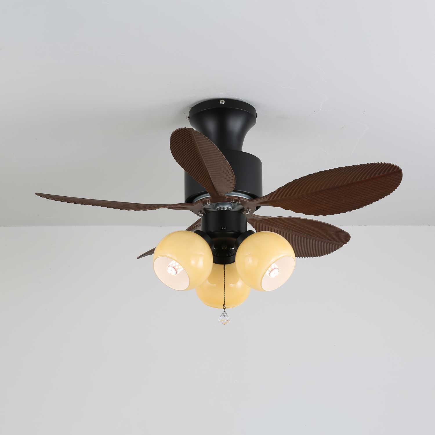 Plafonnier Ventilateur Althea Vintage en Bois, mettant en valeur son esthétique vintage