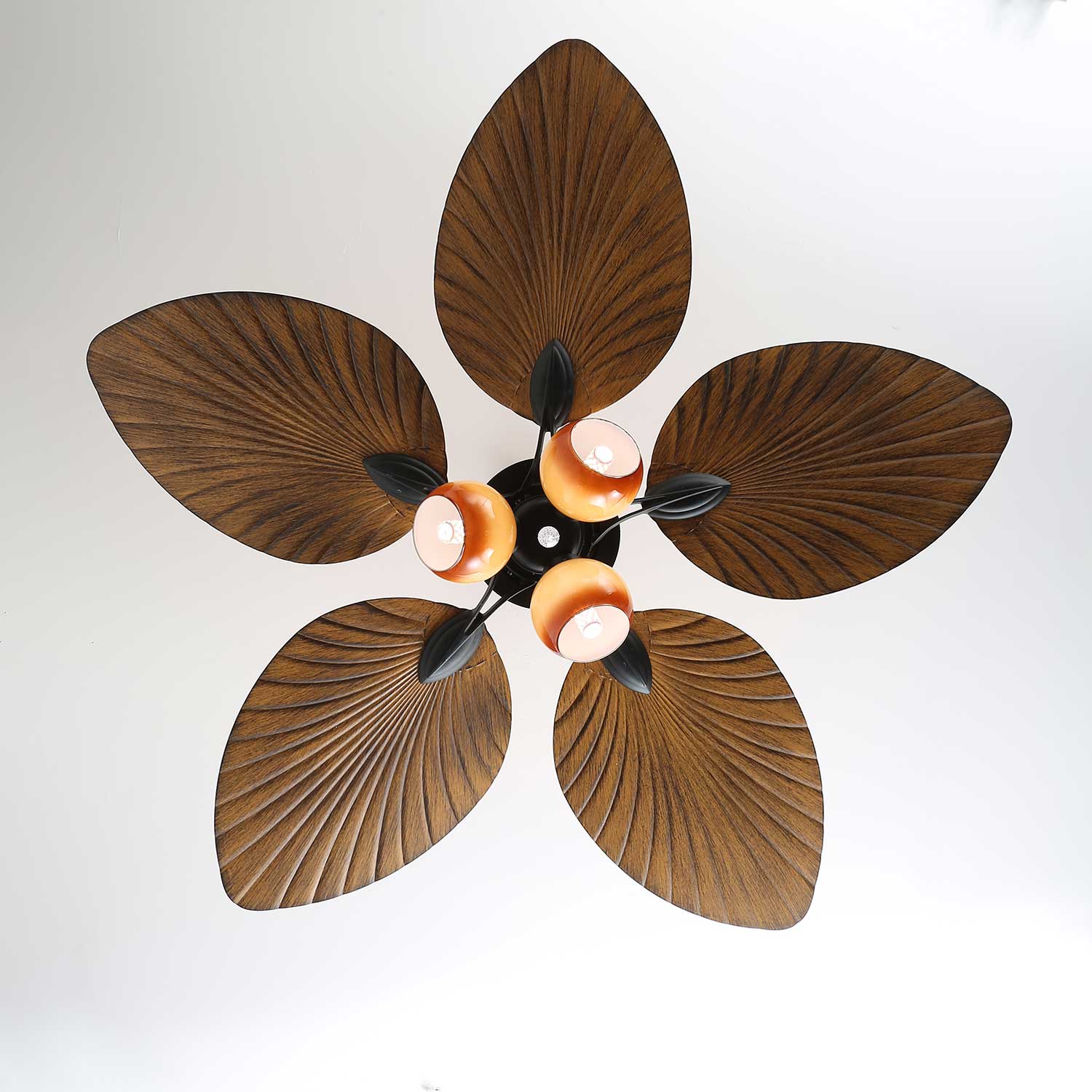 Vue latérale du plafonnier ventilateur Avinionis Palm Whisper