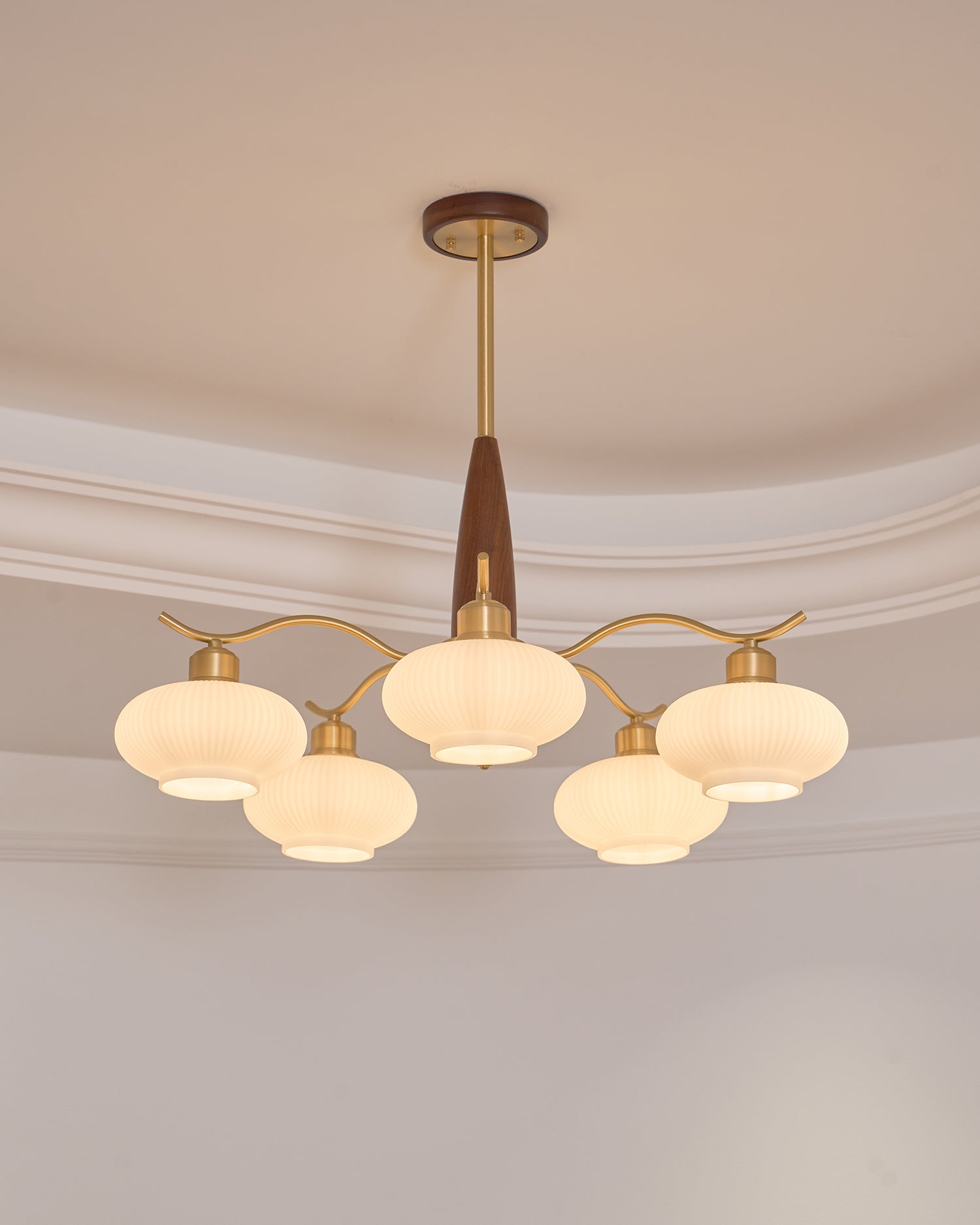 Cavien Lustre en Laiton et Noyer - Neutralighting
