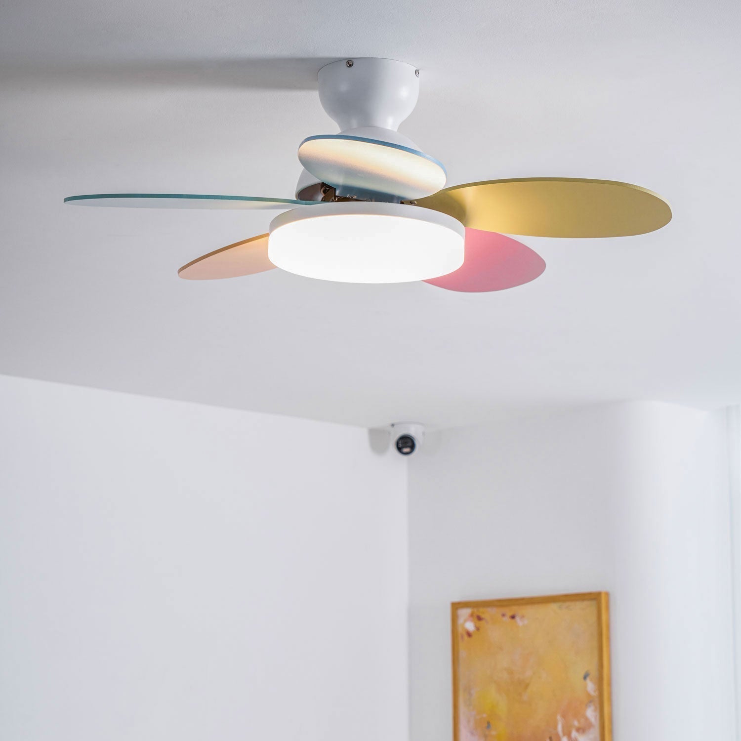 Plafonnier ventilateur Liora pour enfants, offrant une douce circulation de l'air