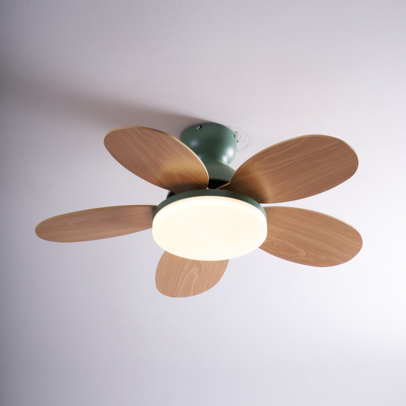 Plafonnier ventilateur Liora en verre coloré pour enfants, avec rotation douce