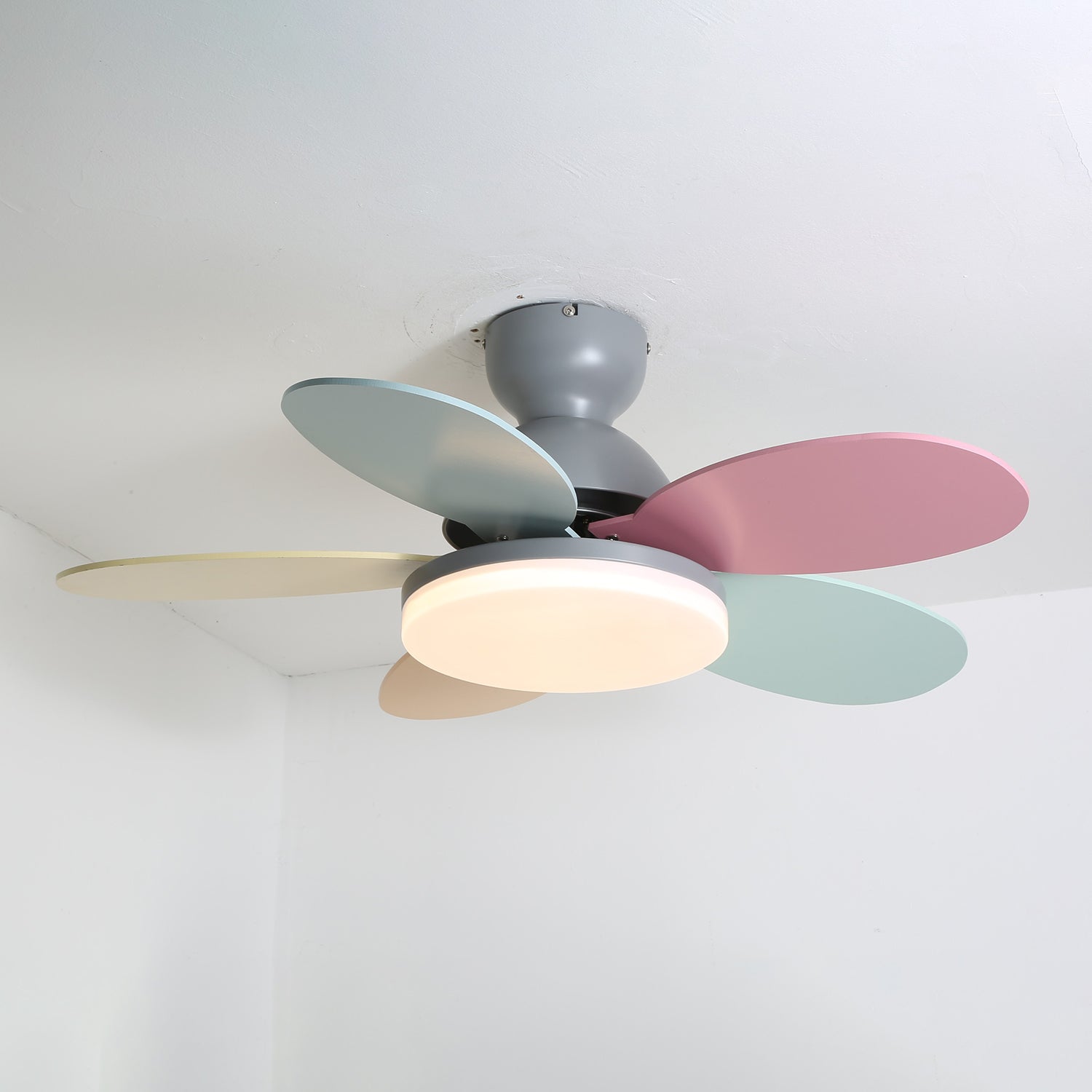Télécommande pour le plafonnier ventilateur Liora coloré pour enfants