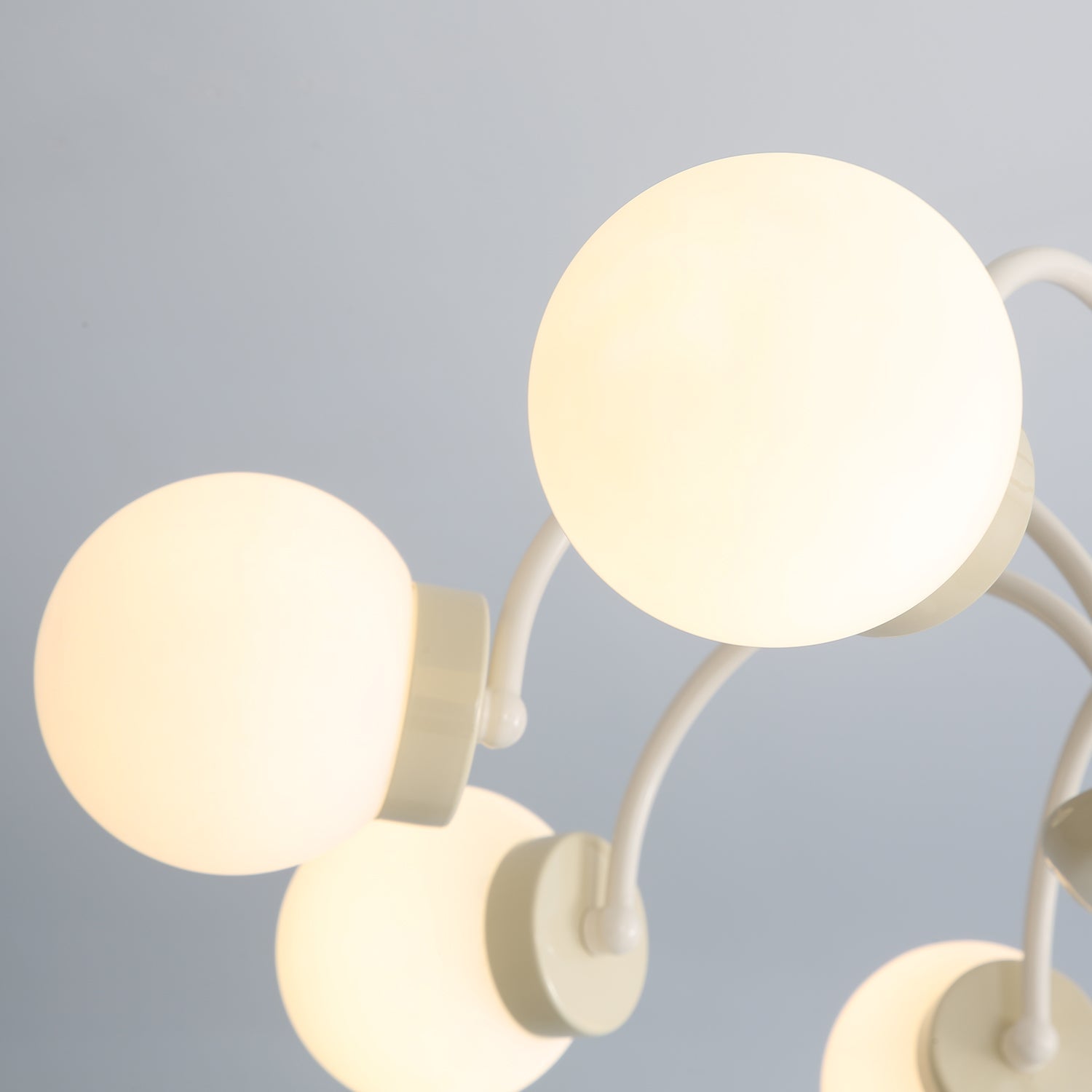 Lustra Lustre 8-Lumières Globe Pivone Élégant - Neutralighting
