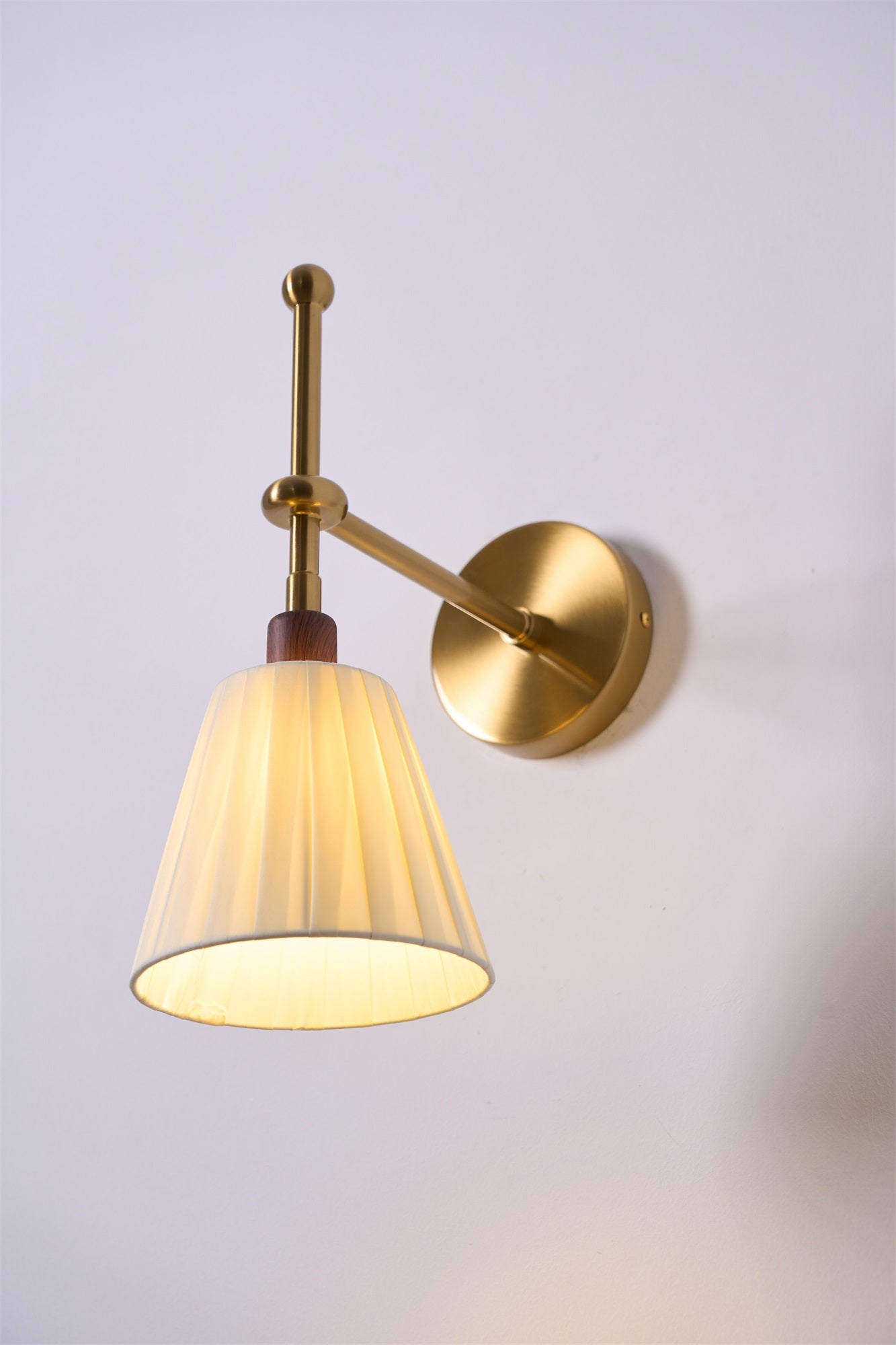 Pleated Fabric Wall Lamp - Blowlighting