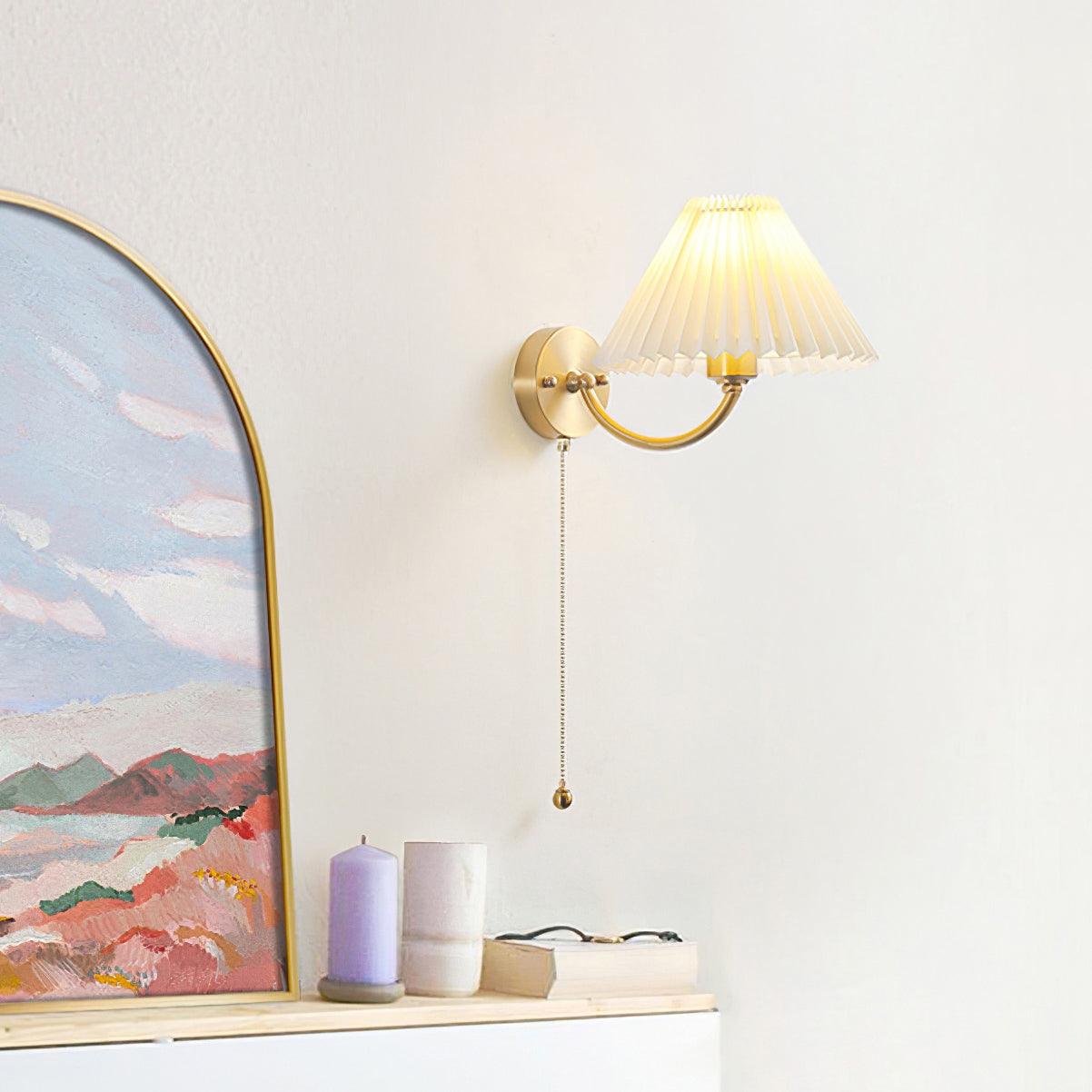 Abbotswell Élégance Plissé Laiton Tissu Applique Murale - Neutralighting