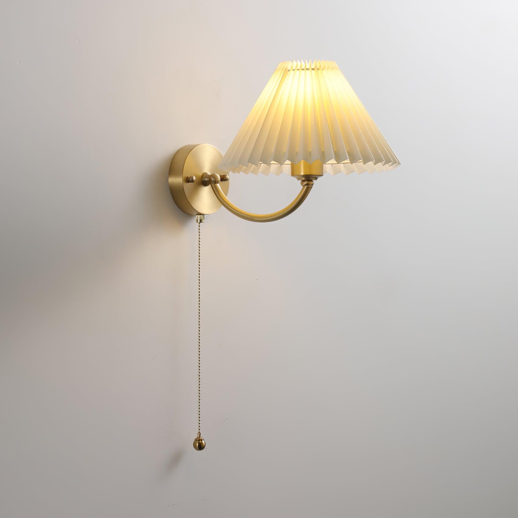 Abbotswell Élégance Plissé Laiton Tissu Applique Murale - Neutralighting