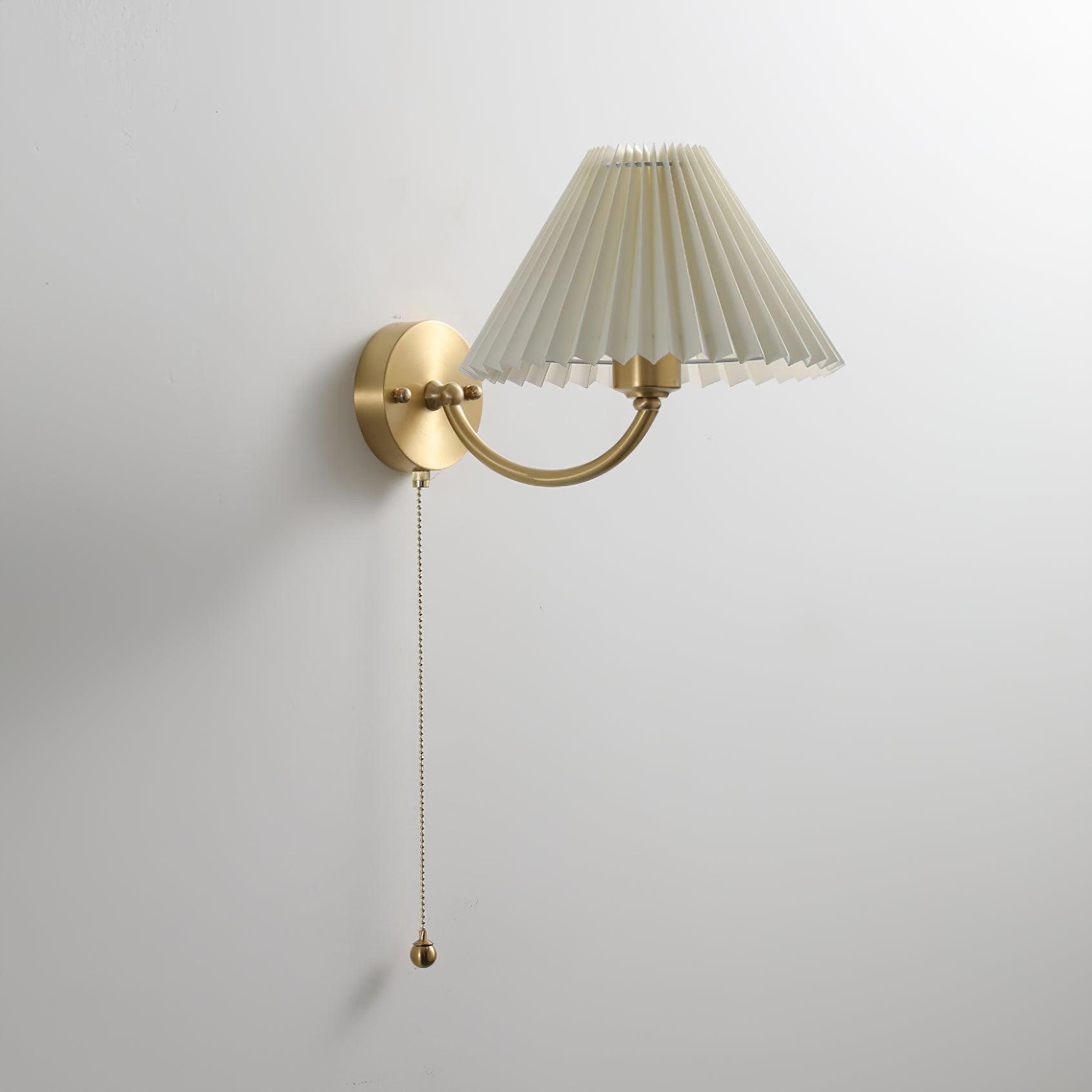 Abbotswell Élégance Plissé Laiton Tissu Applique Murale - Neutralighting