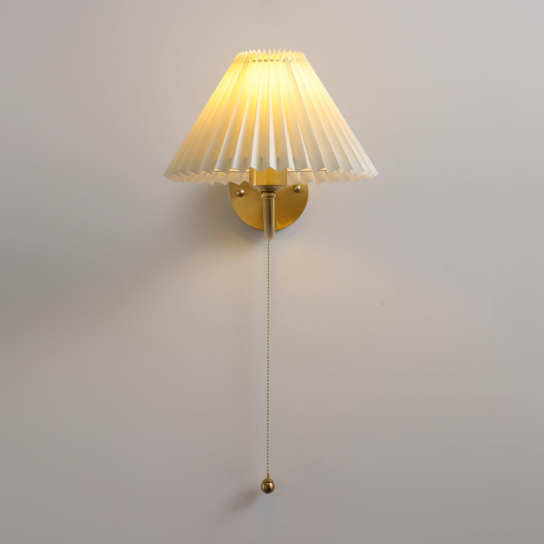 Abbotswell Élégance Plissé Laiton Tissu Applique Murale - Neutralighting