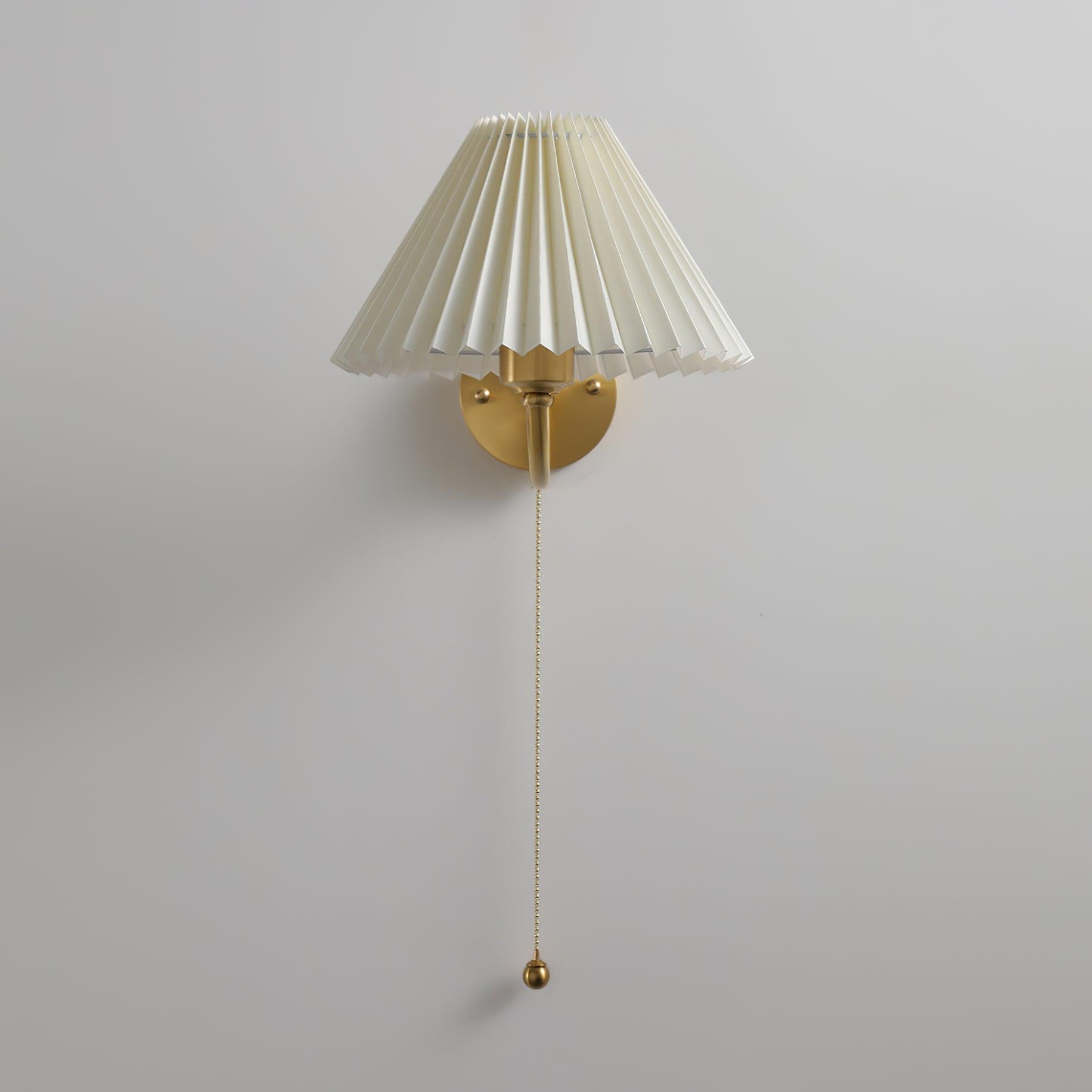 Abbotswell Élégance Plissé Laiton Tissu Applique Murale - Neutralighting