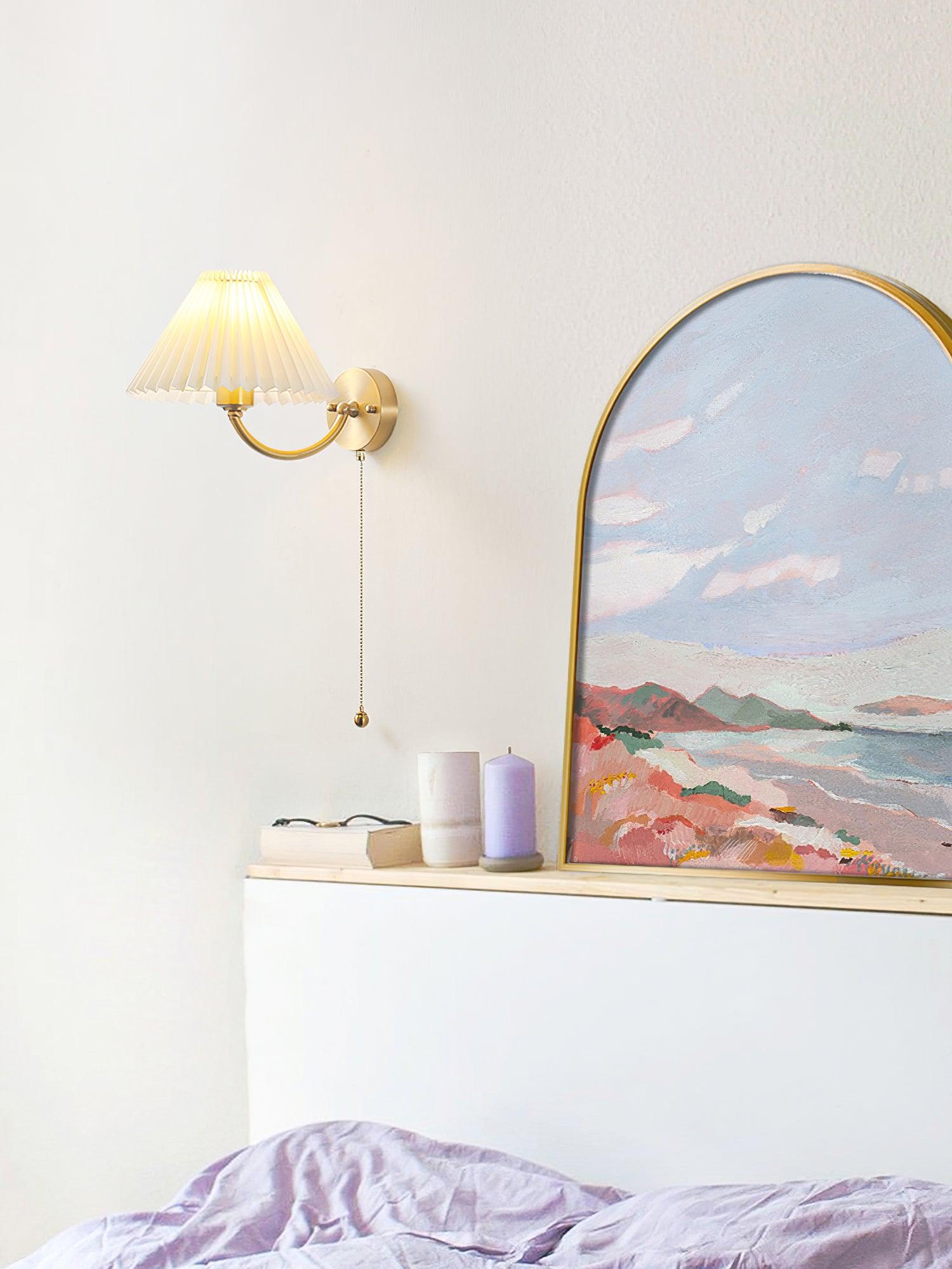 Abbotswell Élégance Plissé Laiton Tissu Applique Murale - Neutralighting