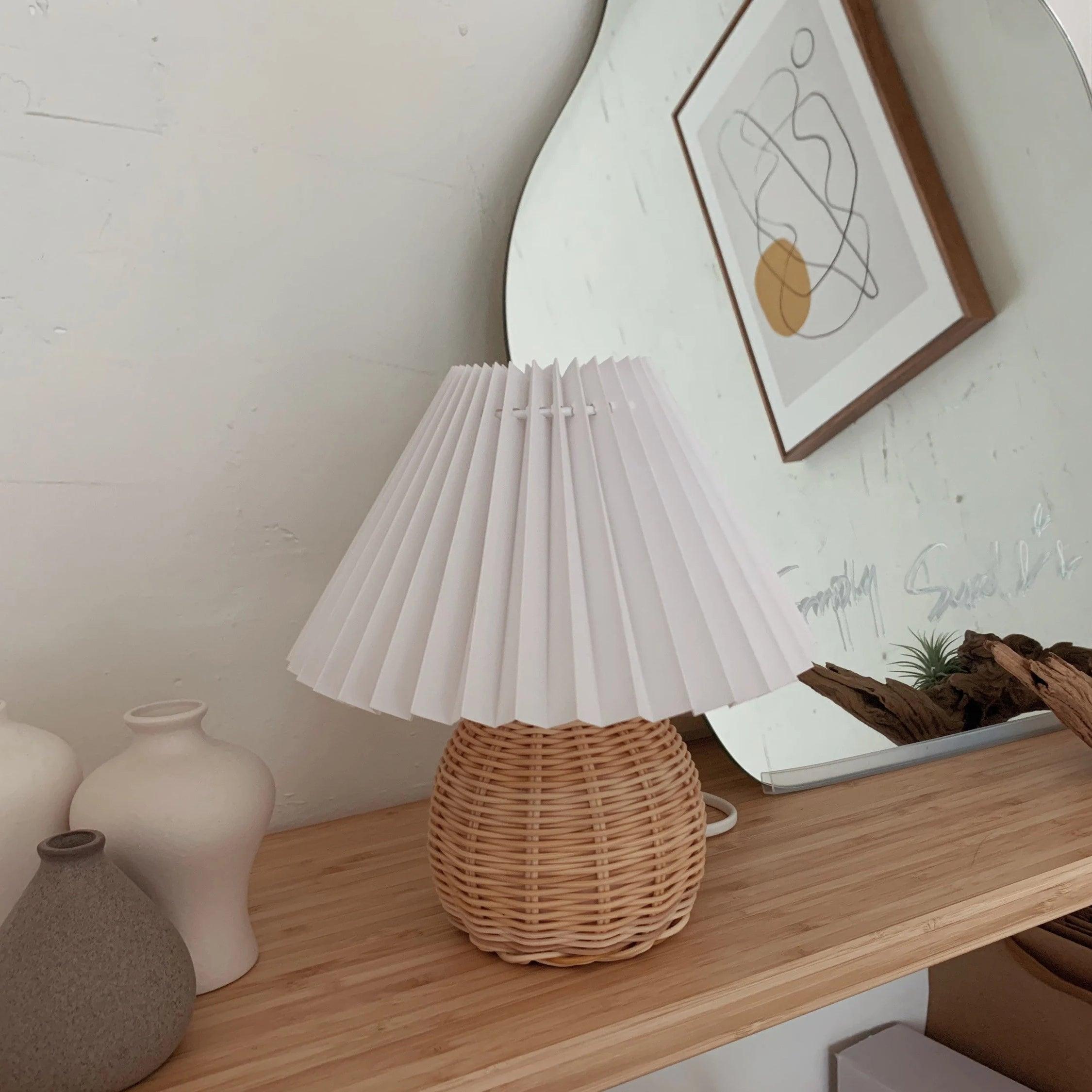 Zara Lampe de table en rotin plissé - Neutralighting