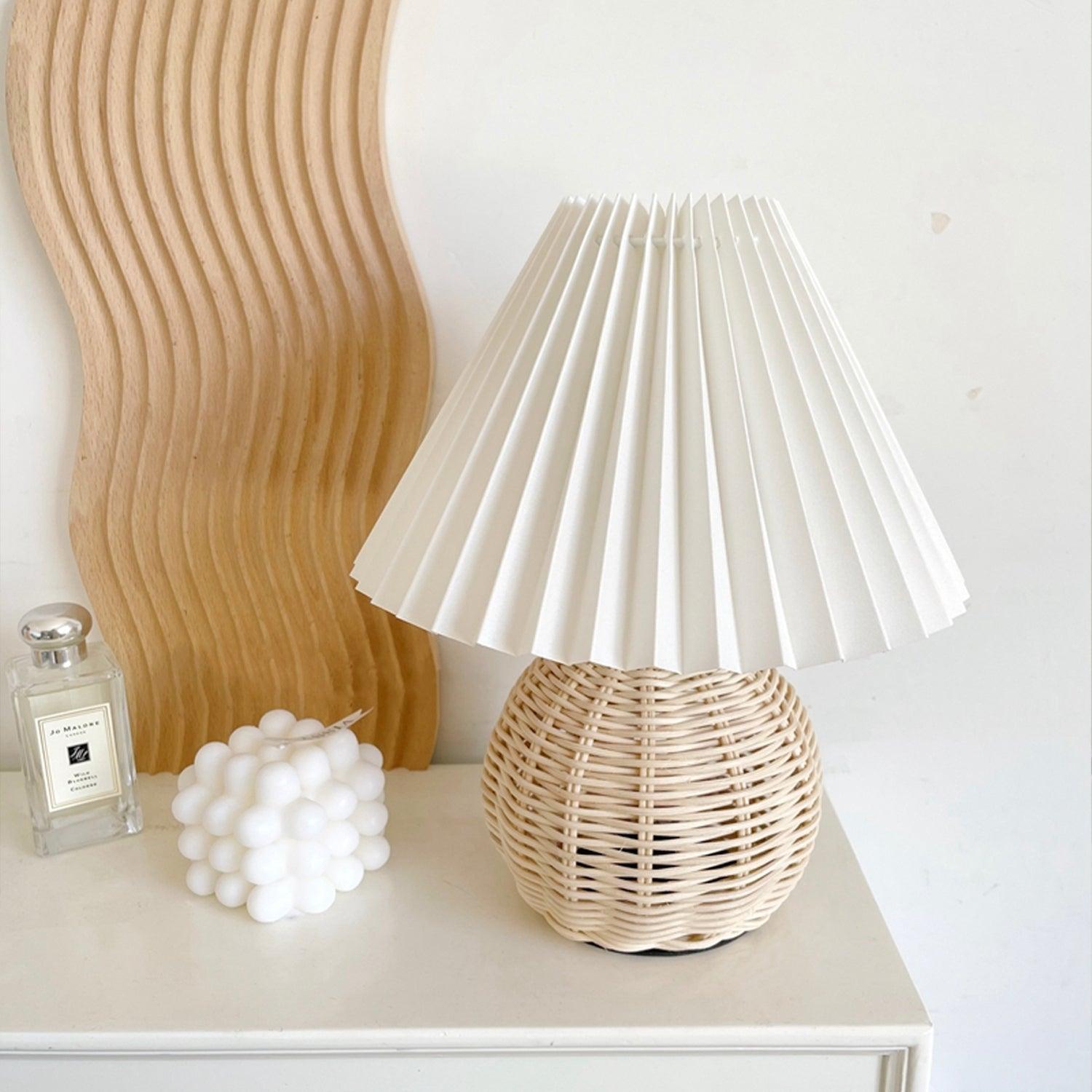 Zara Lampe de table en rotin plissé - Neutralighting