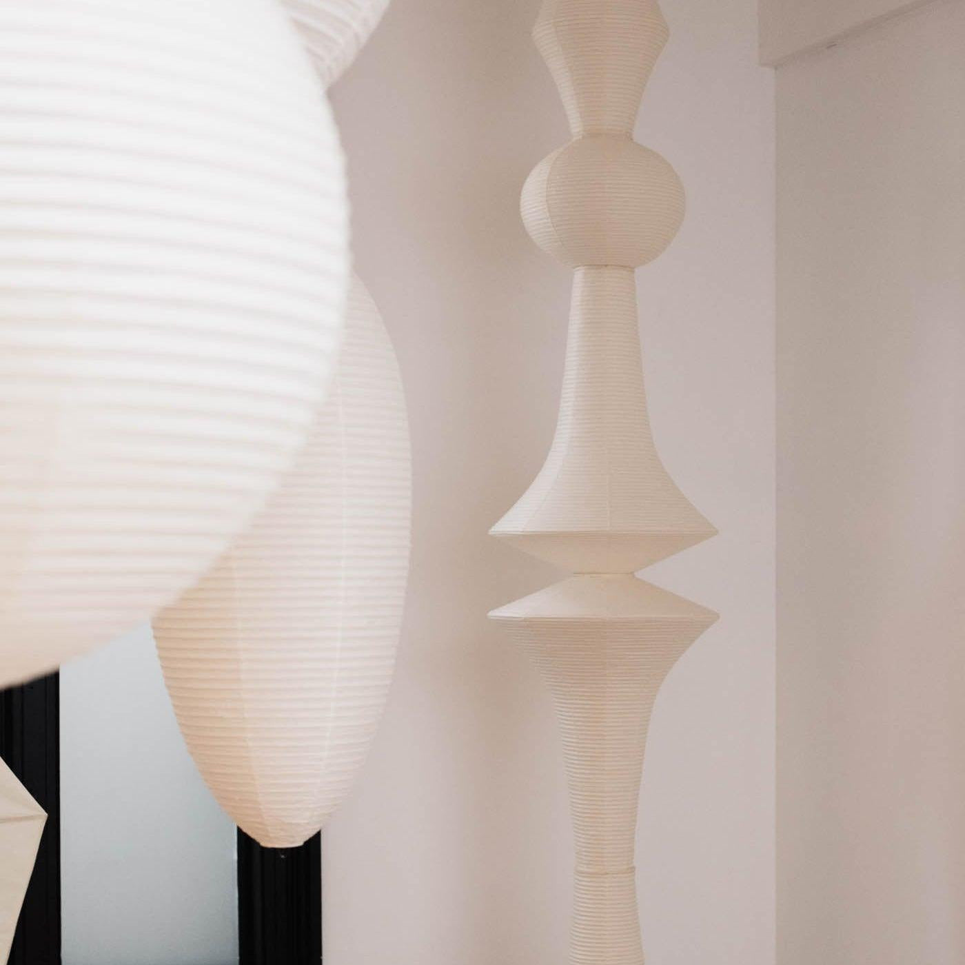 Faye Suspension Sculpturale Verticale en Papier