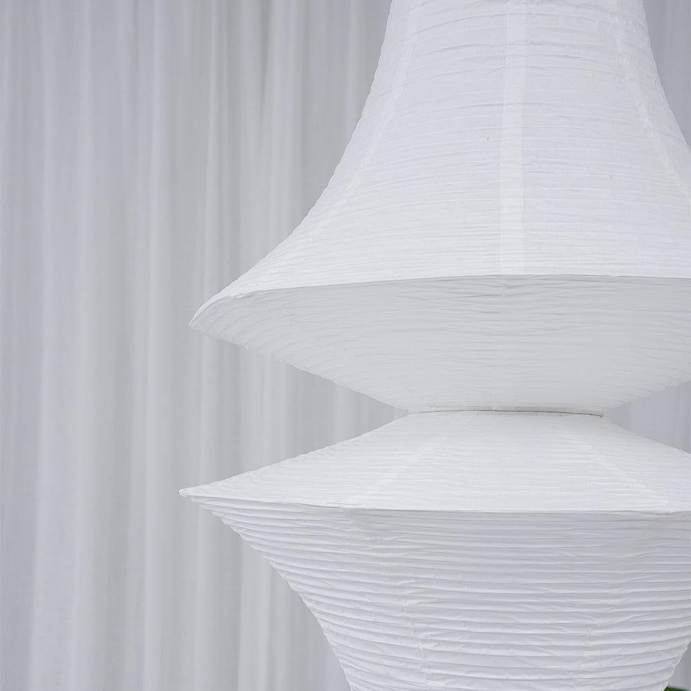 Faye Suspension Sculpturale Verticale en Papier