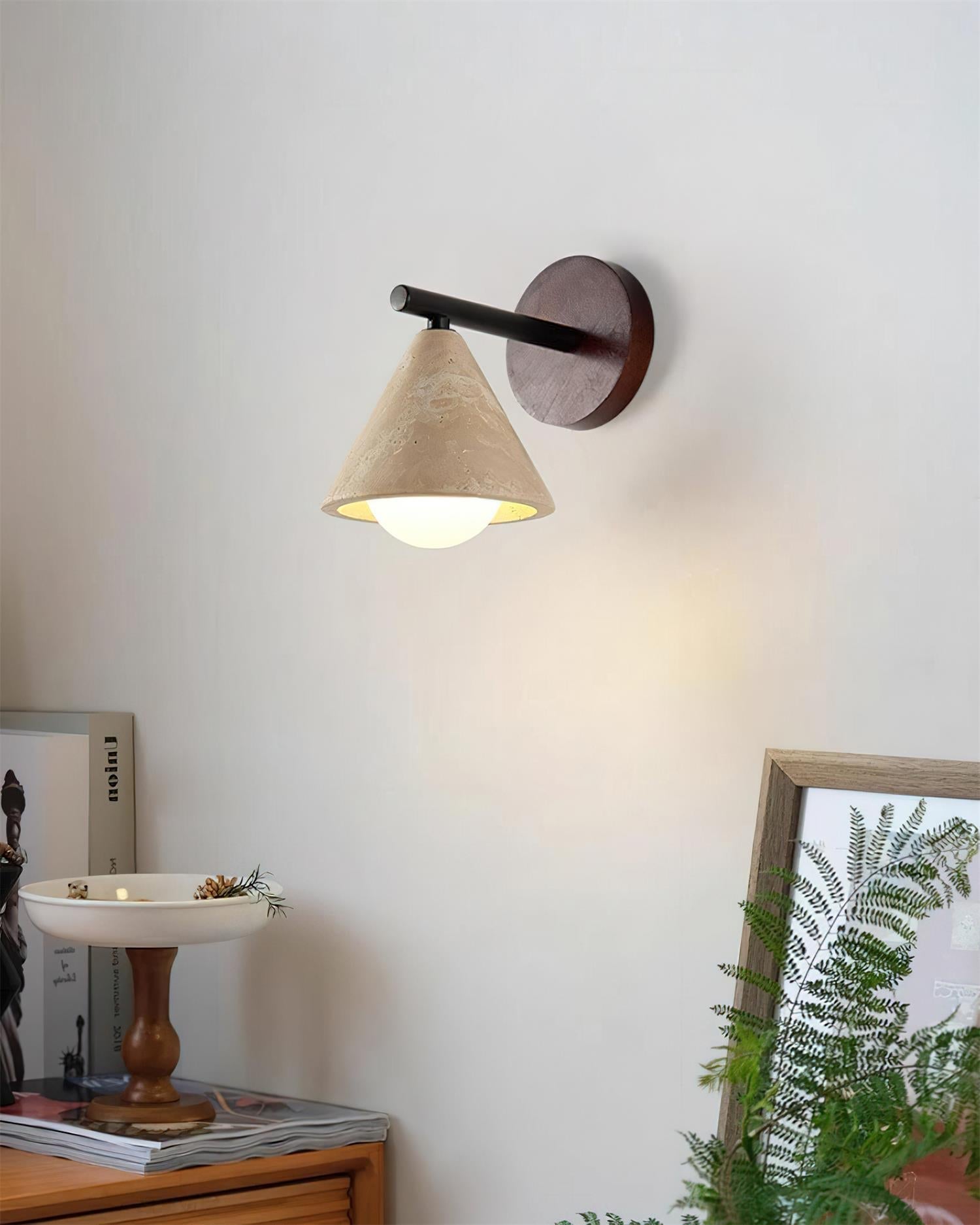 Riita Applique Murale en Travertin en Forme de Cone Triangulaire - Neutralighting