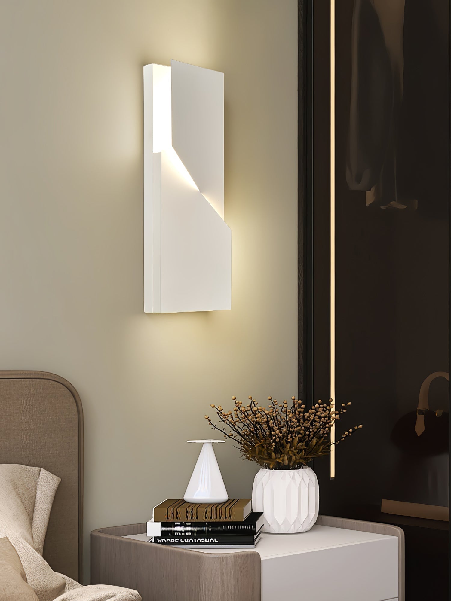Arthaen Shadows Grand Sconce Wall lamp - Neutralighting