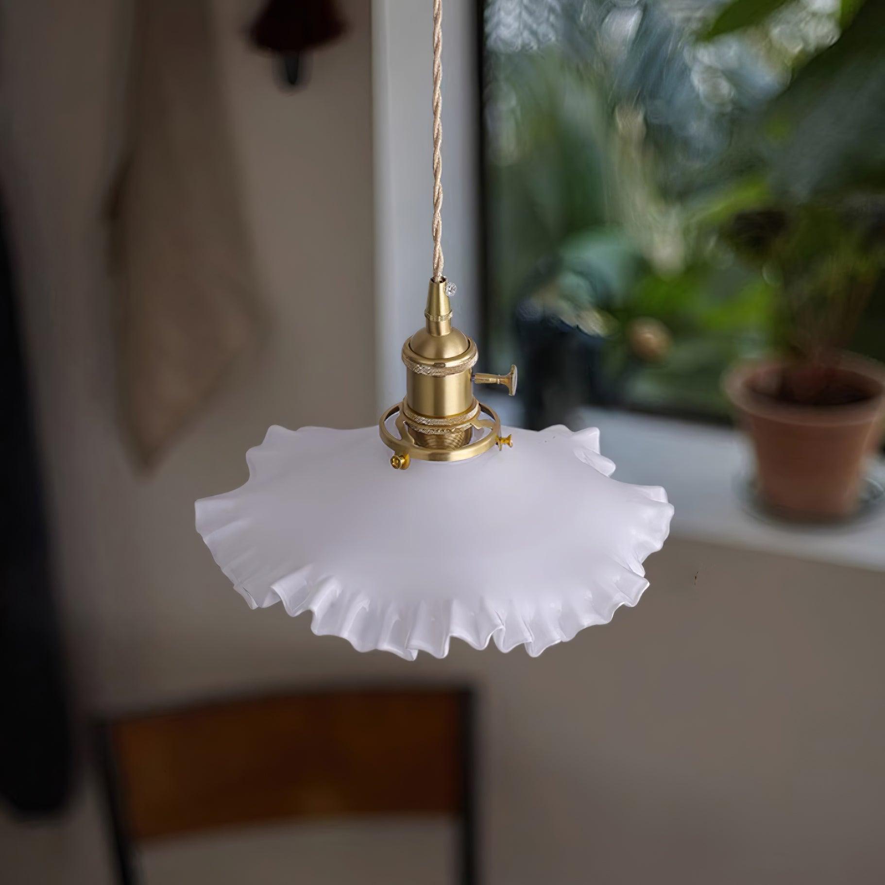 Iris Lampe Pendante Verre Abat-jour Volant Laiton - Neutralighting